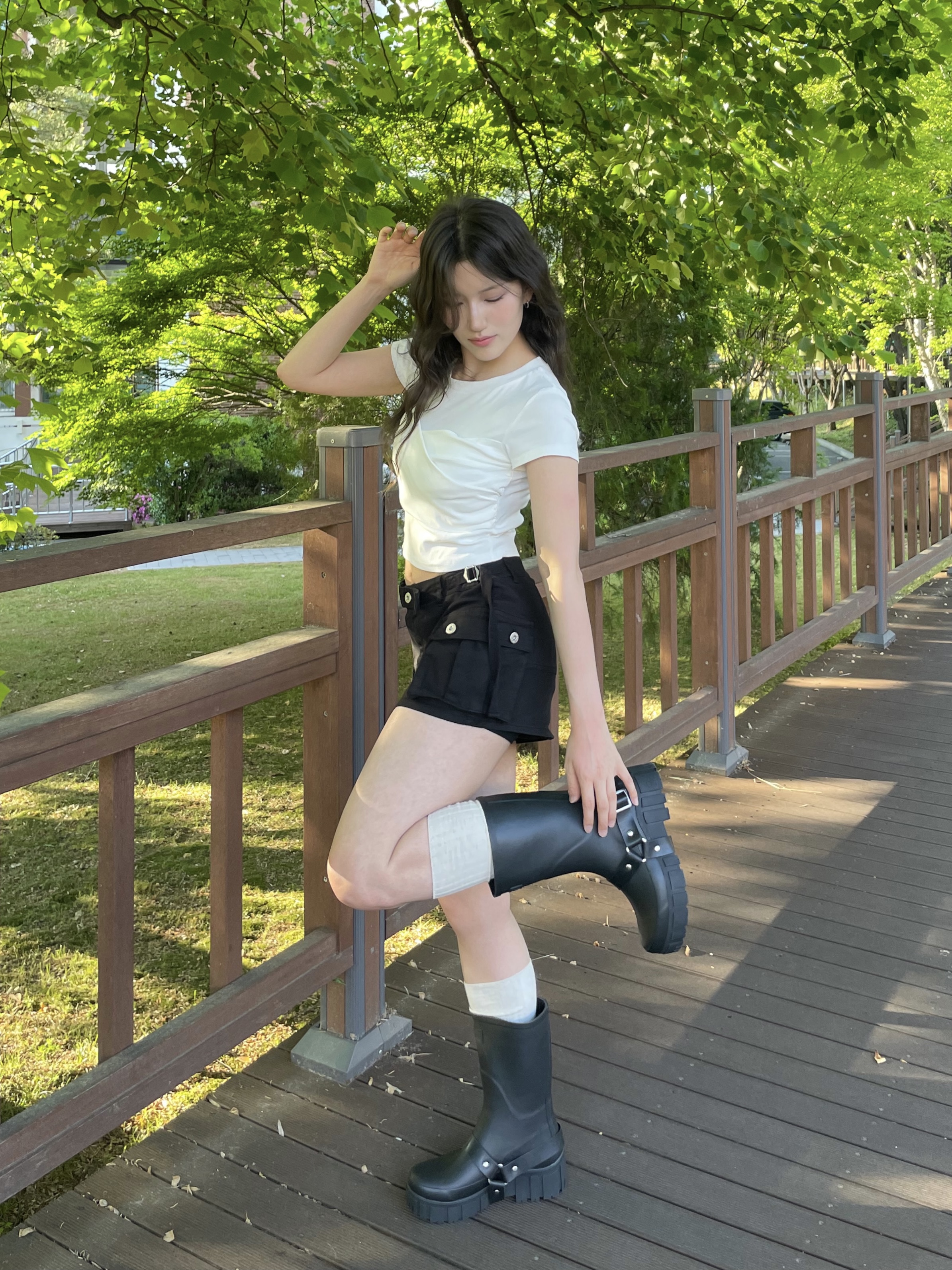 (W) Zara Buckled Biker Flat Ankle Boots Black 착용 스타일 - 2