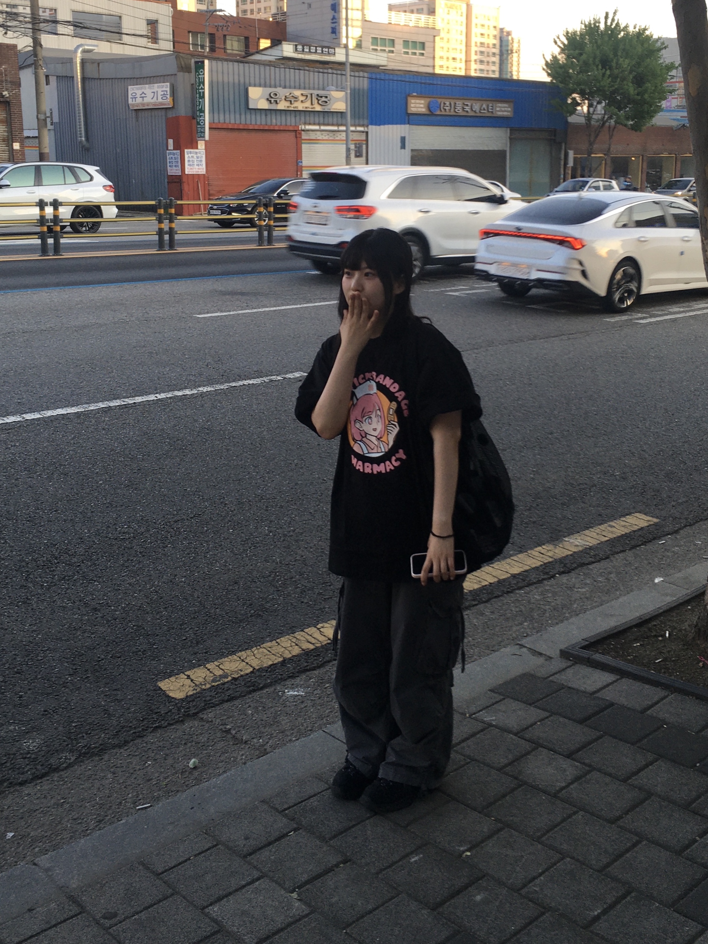 Coyseio Raw Edge Pocket Pants Charcoal, Safarispot Ultimate Dot Mesh Bag Black 착용 스타일 - 2