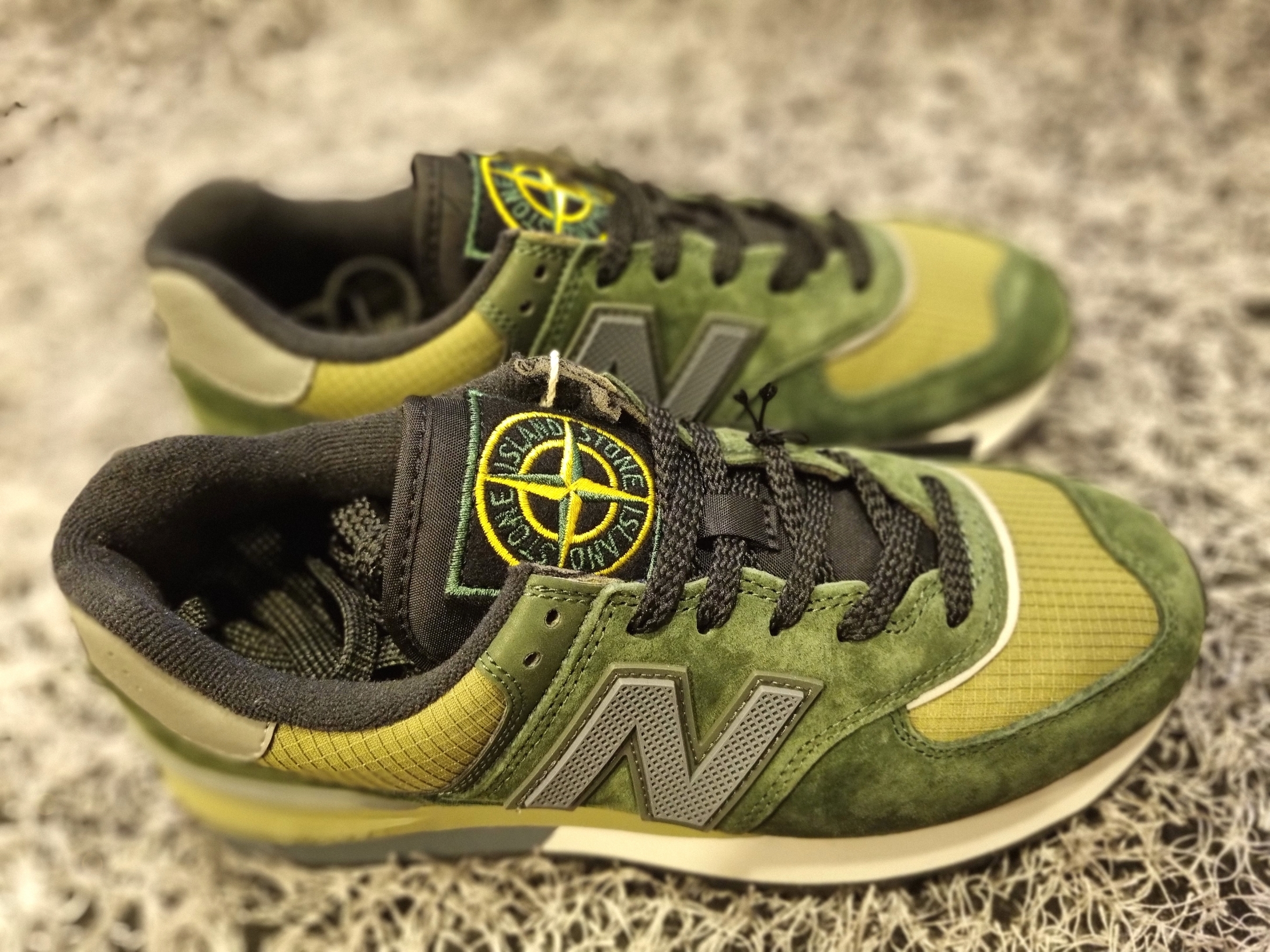 New Balance x Stone Island 574 Legacy Dark Green 착용 스타일 - 5
