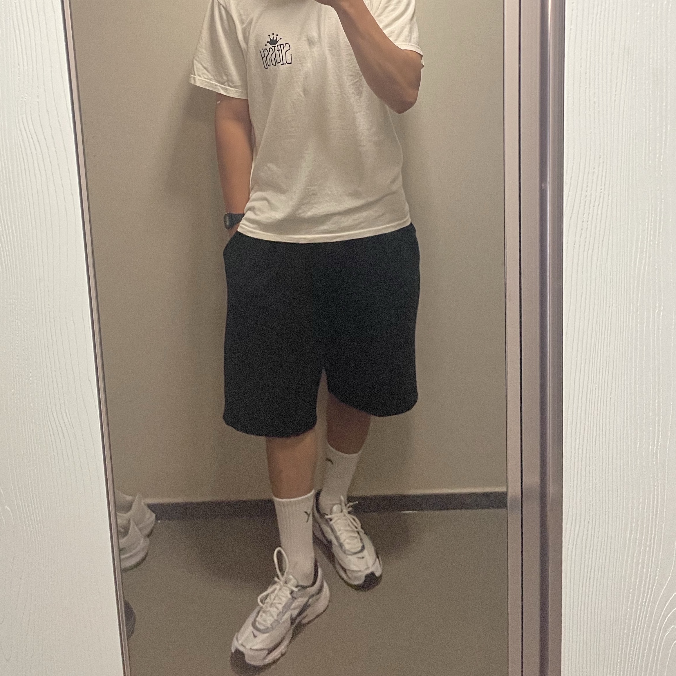 Nike Initiator White Obsidian Metallic Cool Grey, Stussy Crown International Pigment Dyed T-Shirt Natural 착용 스타일 - 1