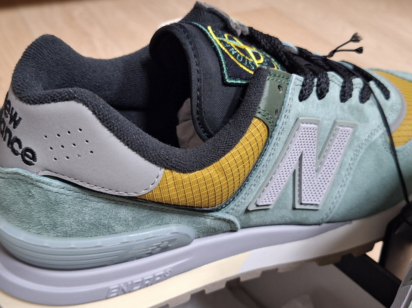 New Balance x Stone Island 574 Legacy Light Green 착용 스타일 - 4
