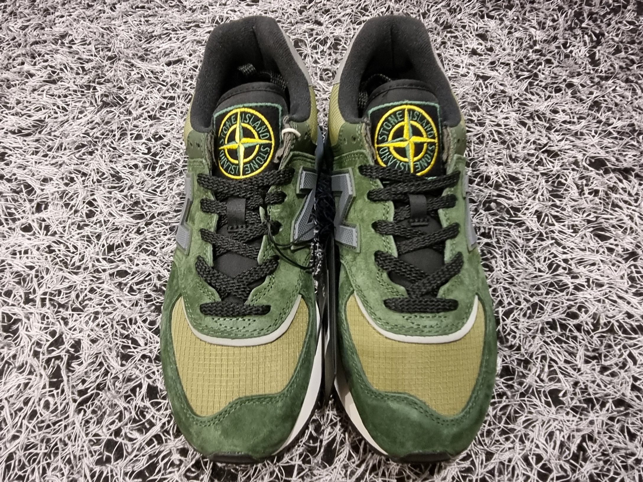New Balance x Stone Island 574 Legacy Dark Green 착용 스타일 - 4