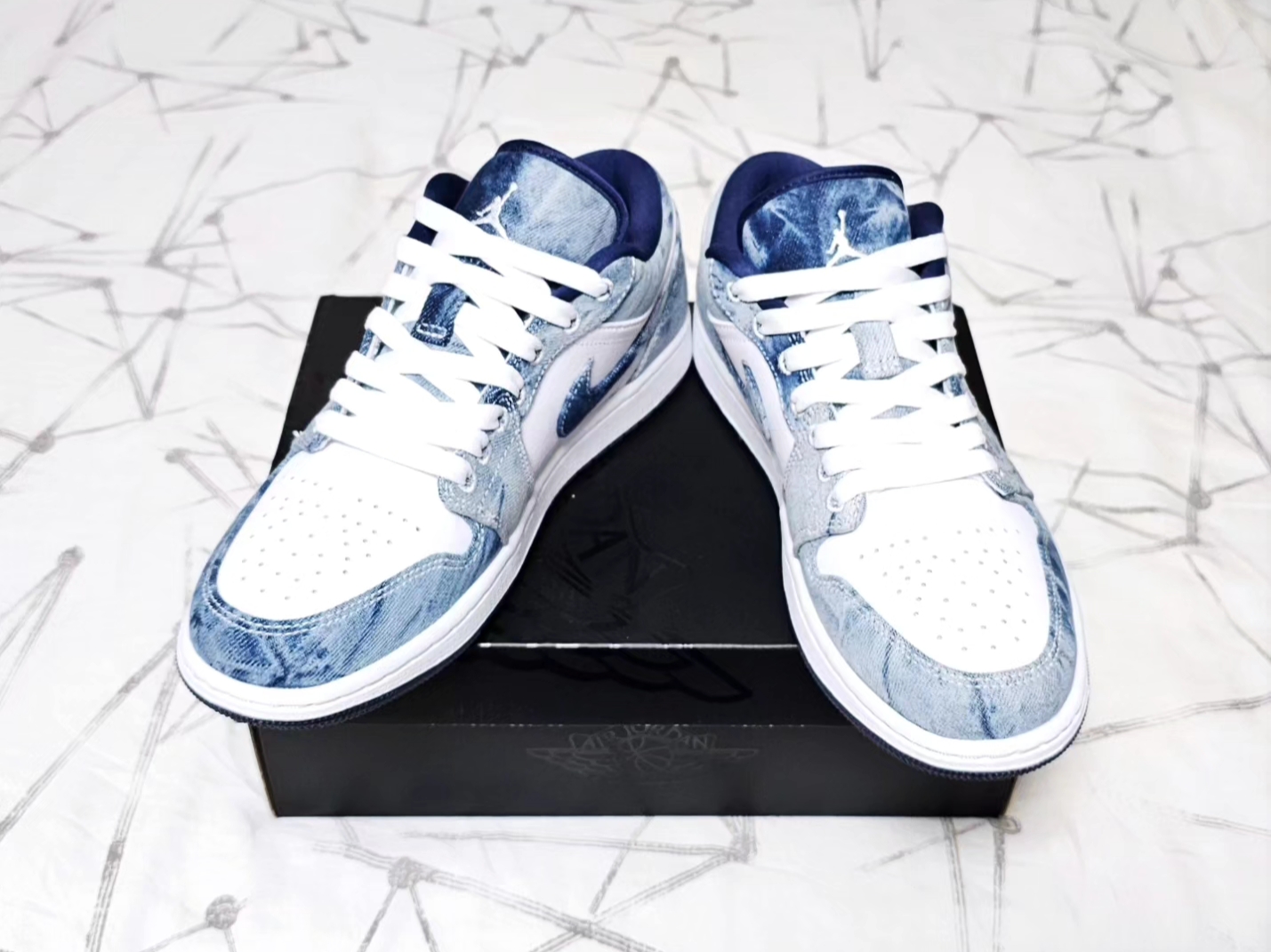 Jordan 1 Low SE Washed Denim 착용 스타일 - 3