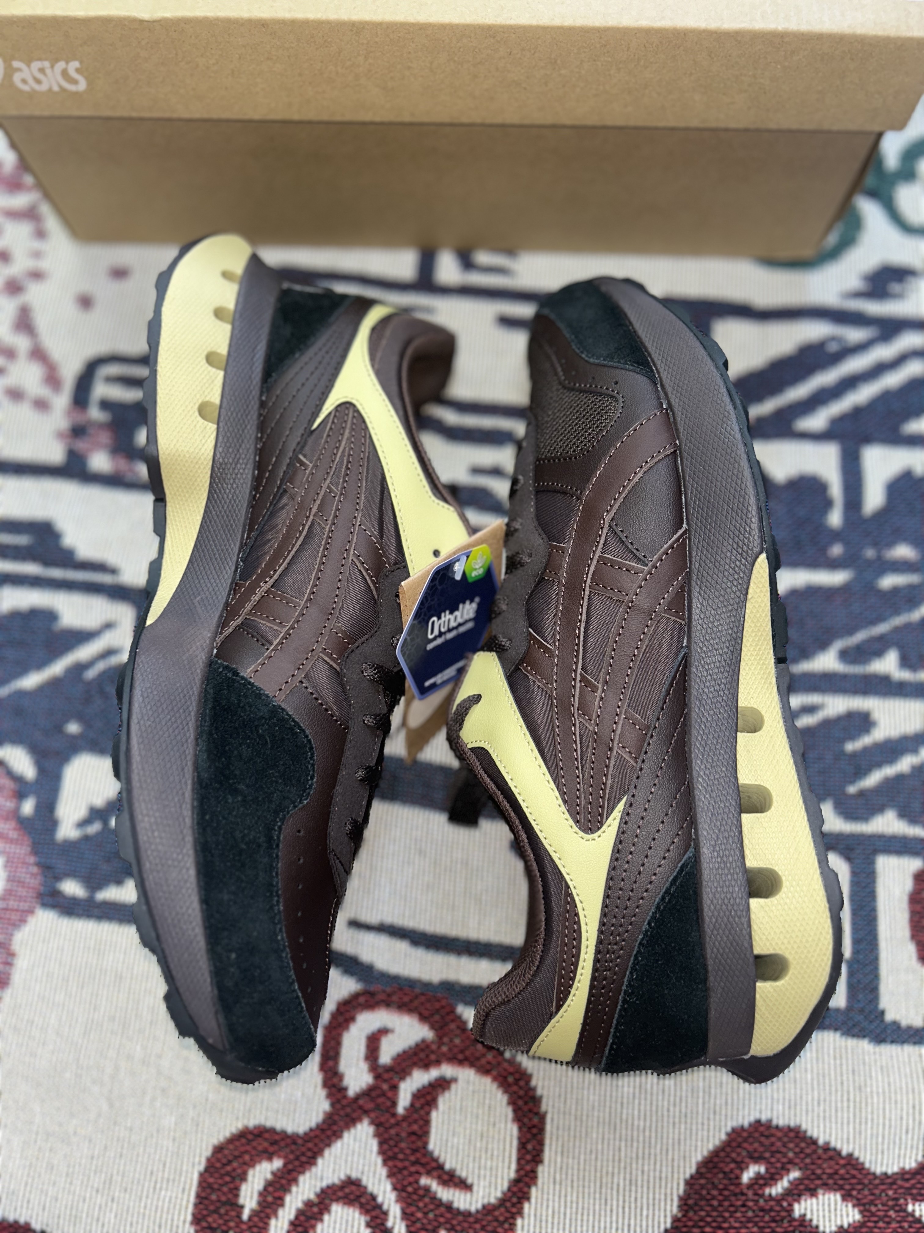 Asics UN1-S Jogger X81 Coffee Bean Dark Brown 착용 스타일 - 5