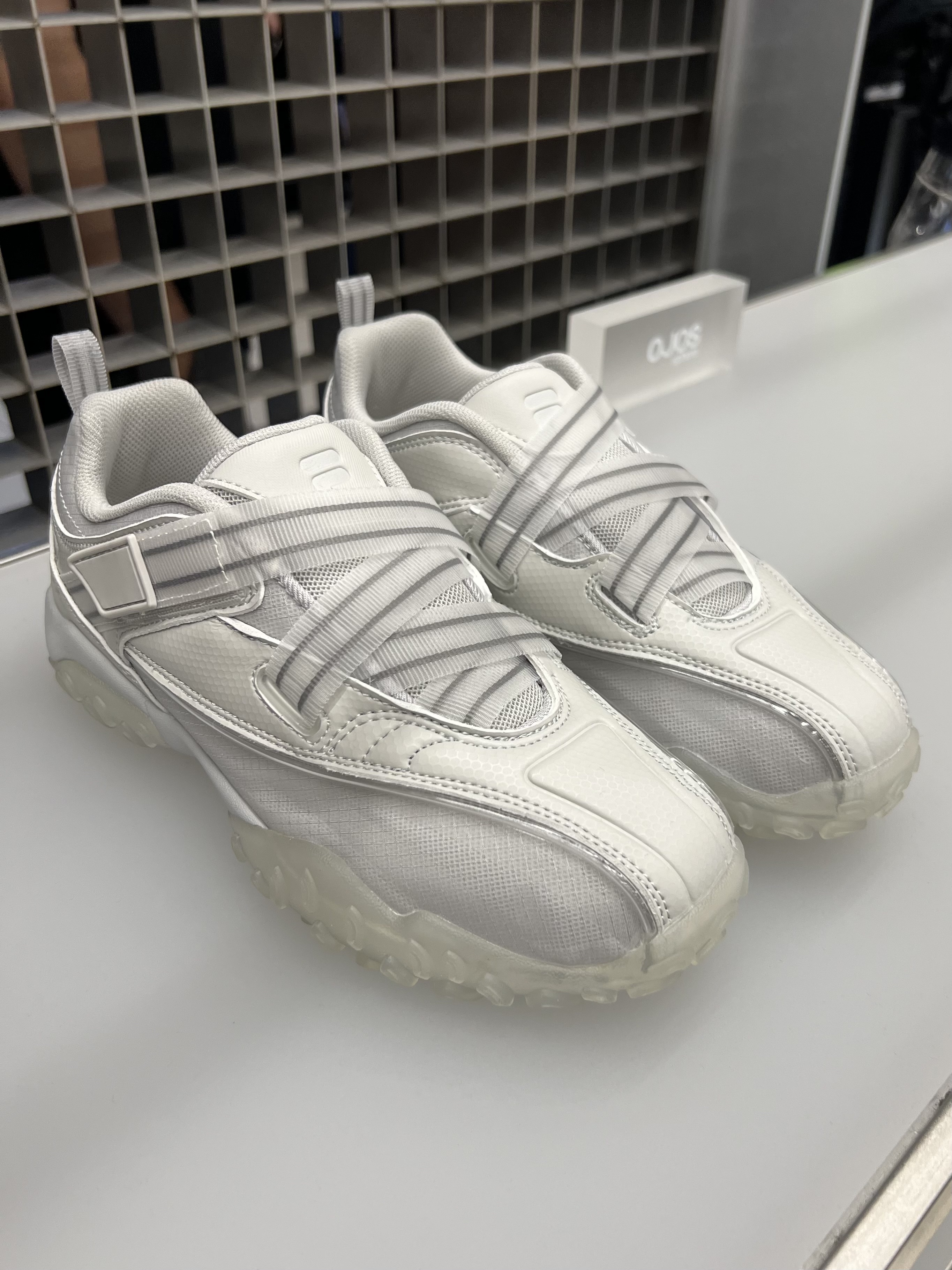 Fila x Ojos RGB Pier 3.0 MJ Grey, Fila x Ojos Echappe VC Grey 착용 스타일 - 7