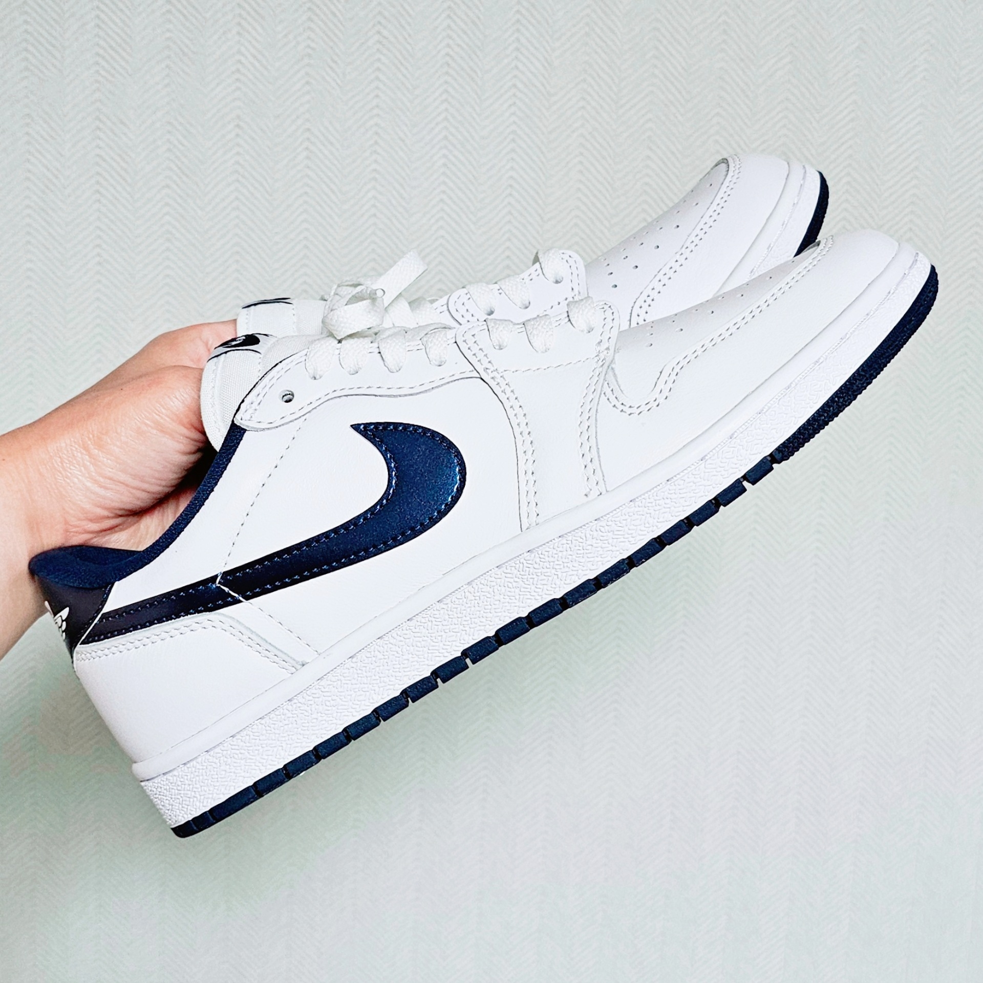 Jordan 1 Low 85 Summit White Navy 착용 스타일