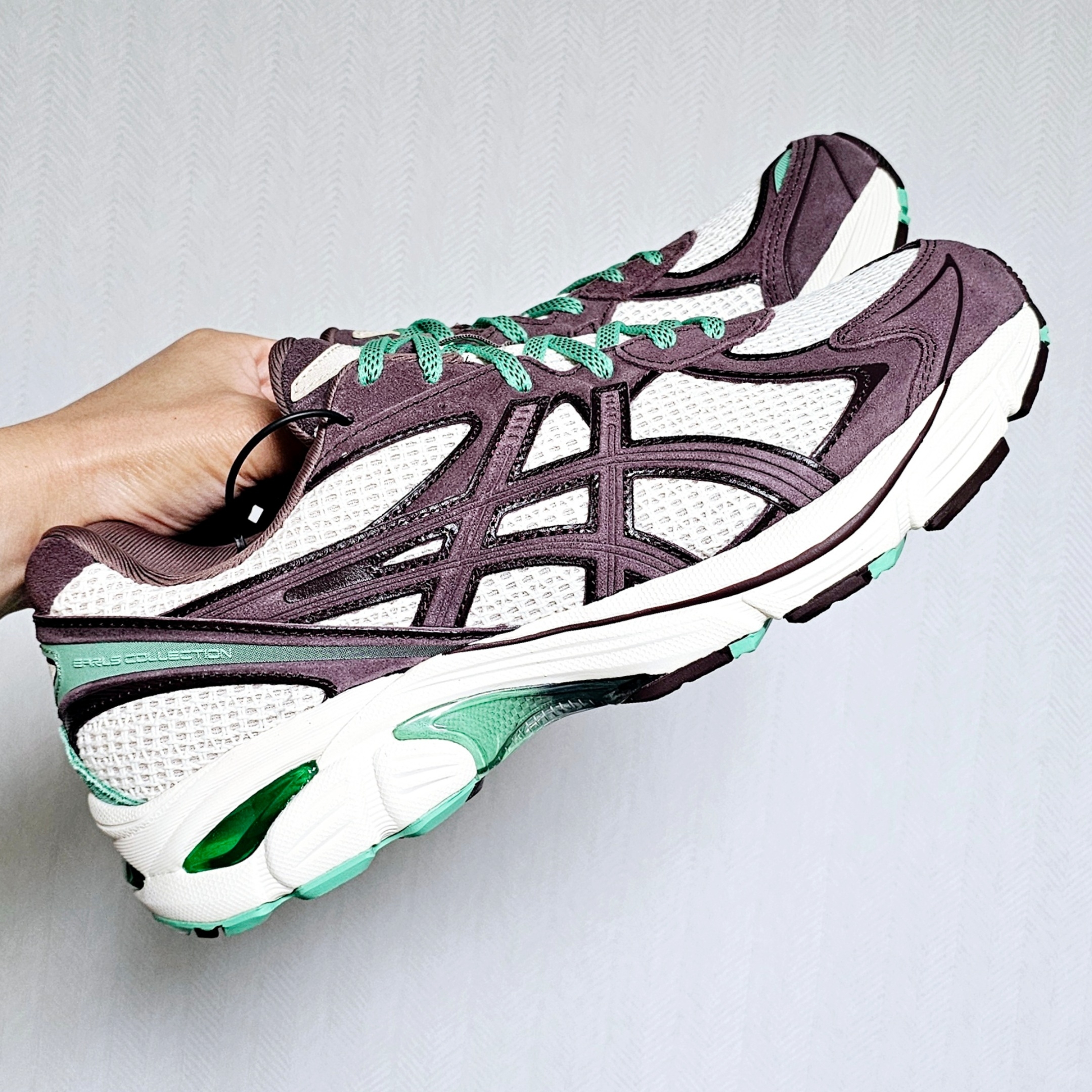 Asics x Earls Collection GT-2160 Cream Peppercorn 착용 스타일