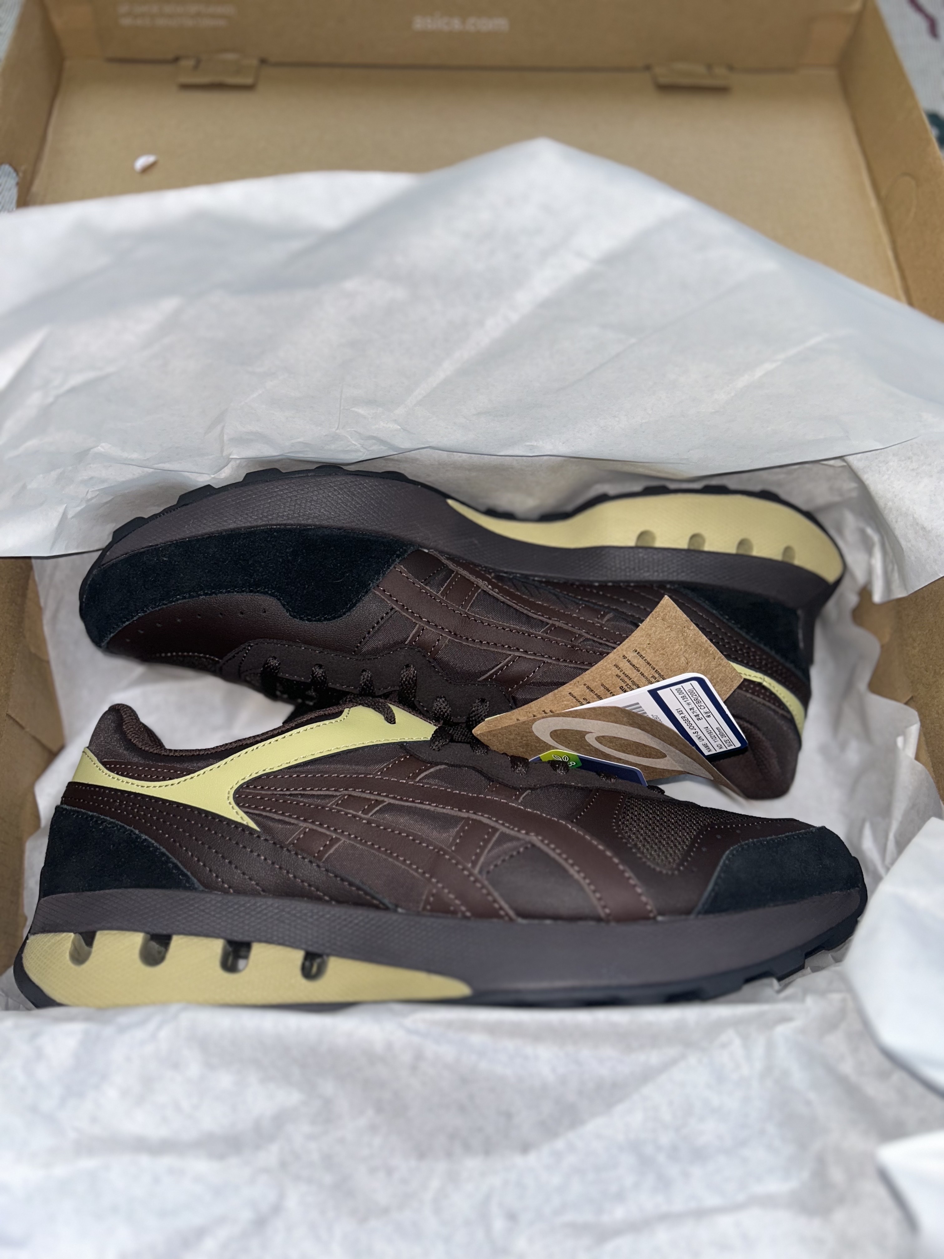 Asics UN1-S Jogger X81 Coffee Bean Dark Brown 착용 스타일 - 7