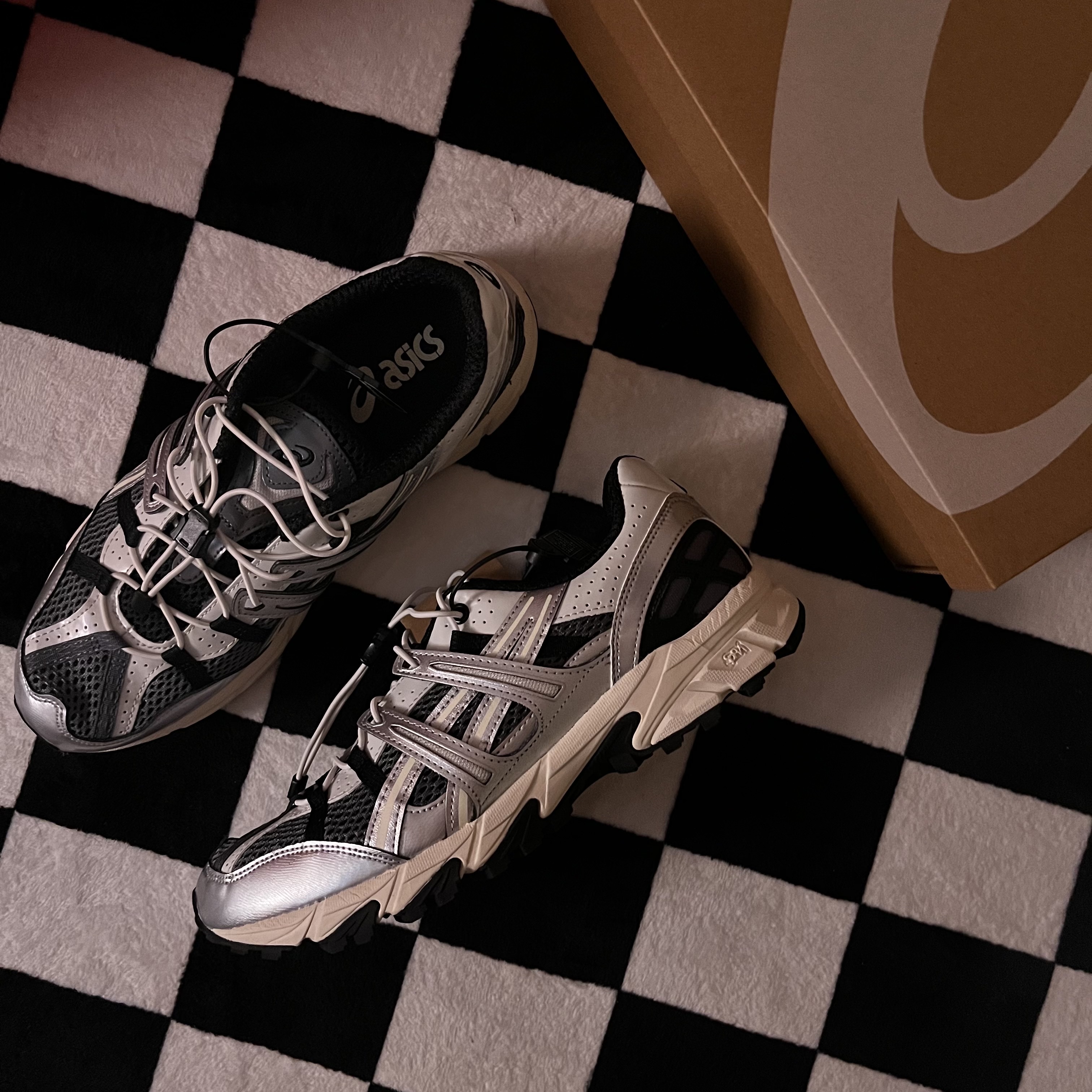 Asics Unlimited Gel-Sonoma 15-50 Steel Grey Pure Silver 착용 스타일