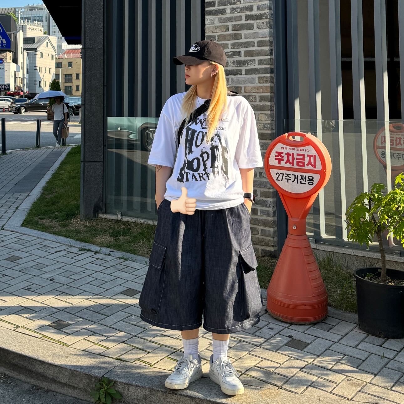 Supreme Mini Duffle Bag Black - 24SS, Gucci Interlocking G Pendant Necklace Silver 착용 스타일