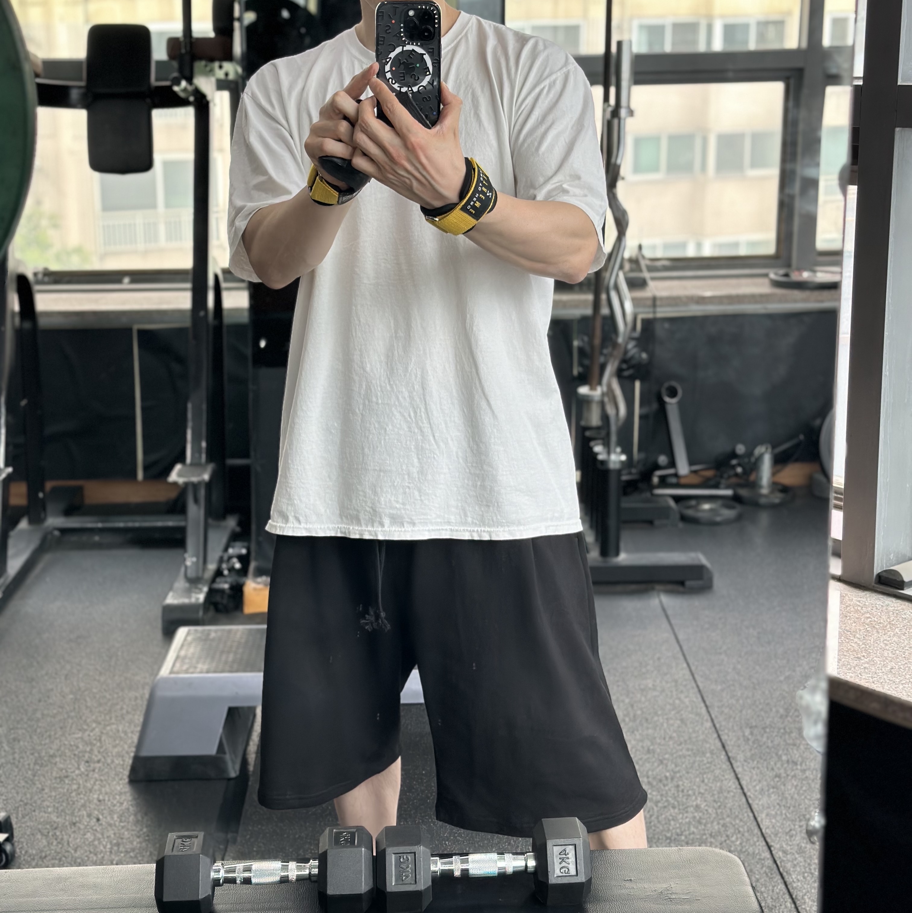 Undermycar Mu.16 Anti Fxxking Logo Play Oversized One Tuck Sweat Shorts Black 착용 스타일