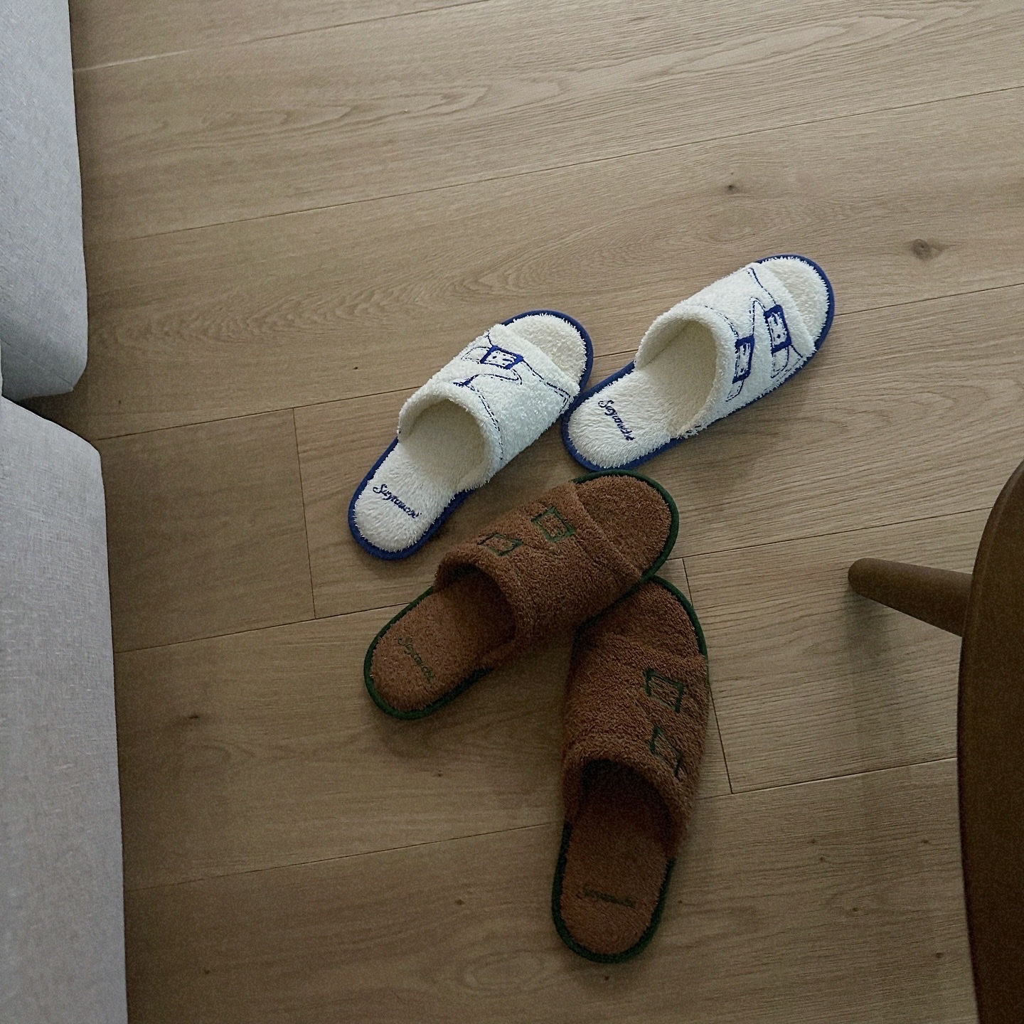 Say Touche Buckle Room Shoes Cream, Say Touche Buckle Room Shoes Brown 착용 스타일