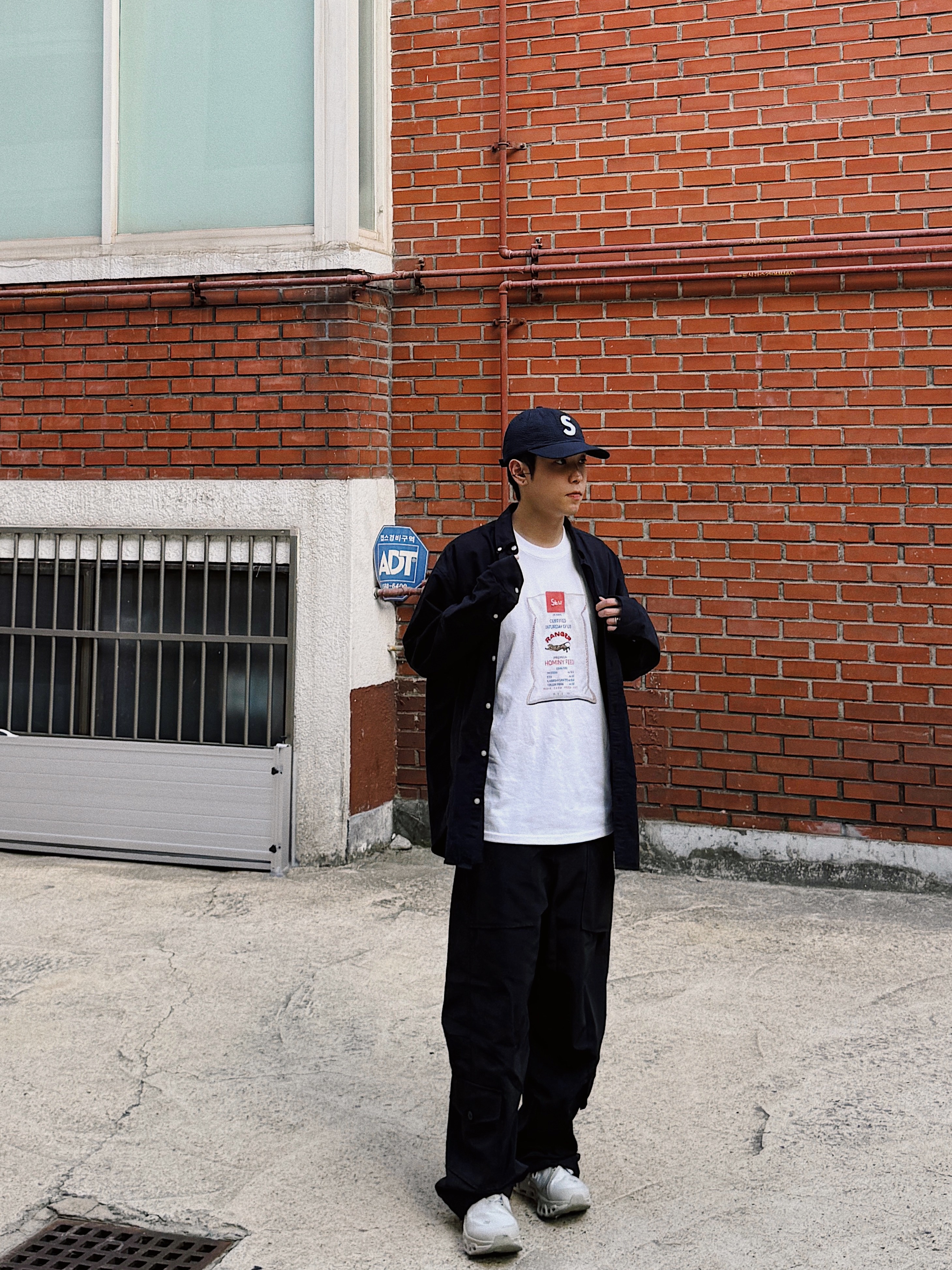 STU Women's Burlap Bag Printing Beads T-shirt White, Supreme Small Box Shirt Washed Black - 24SS 착용 스타일 - 6