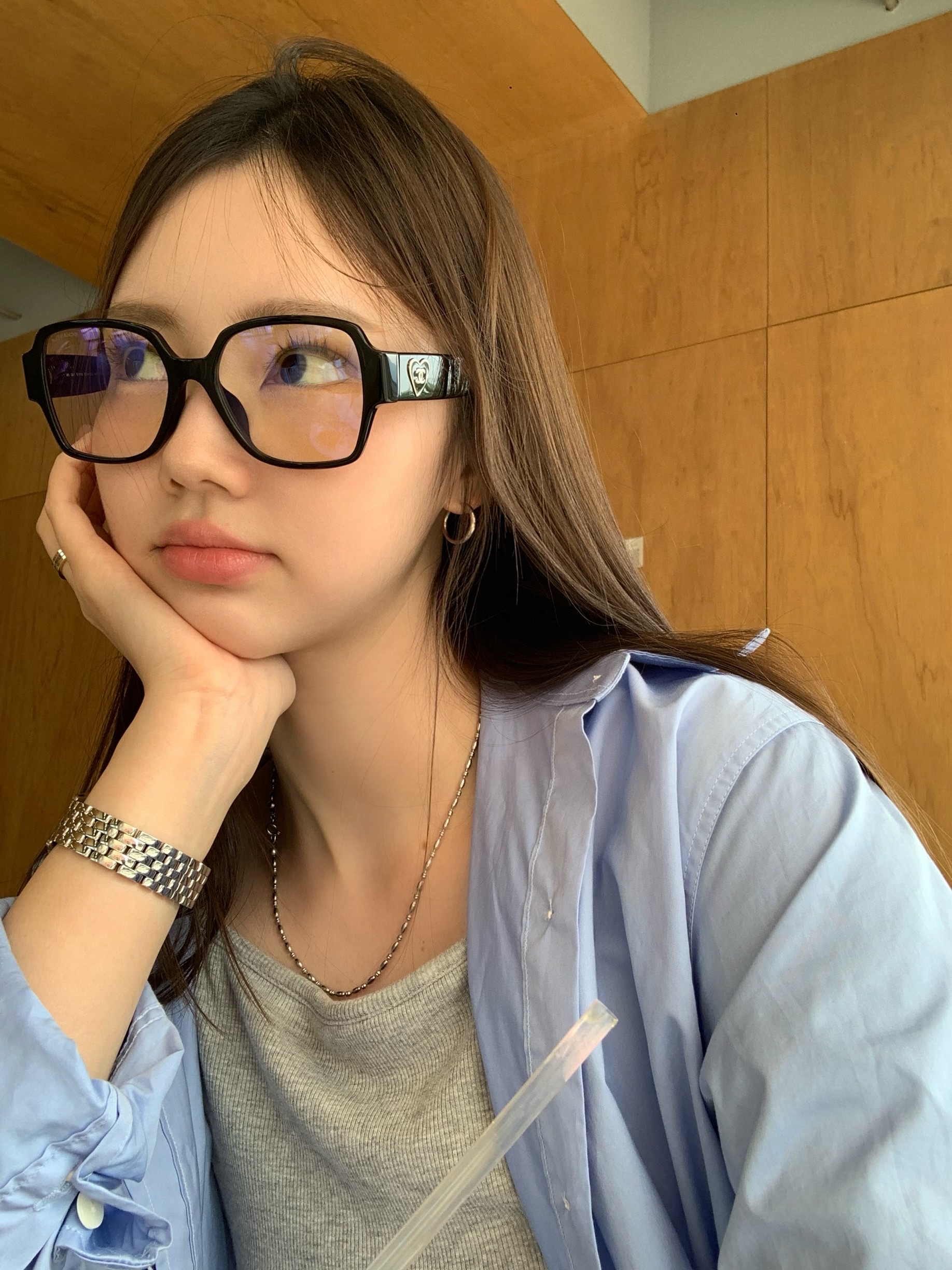 Chanel Square Eyeglasses Acetate & Black International Fit 착용 스타일 - 2