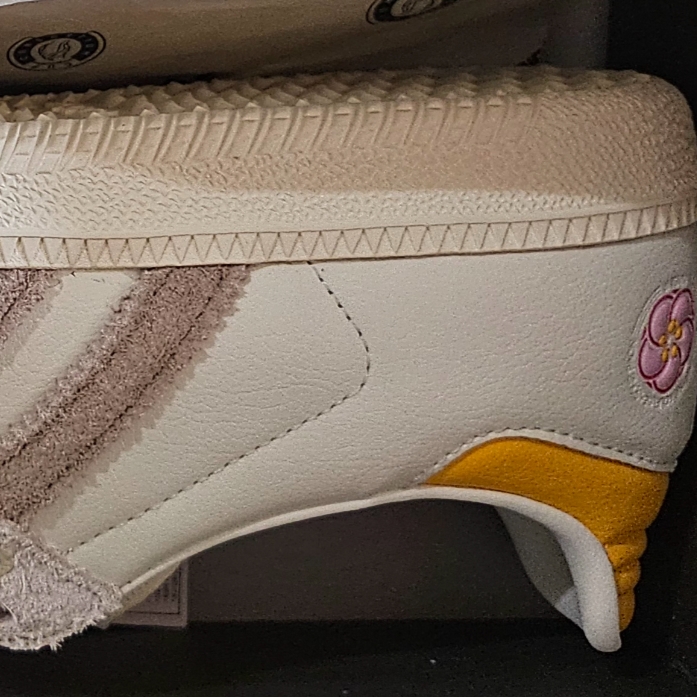 Adidas x Kasina Samba Consortium Cup Off White Trace Khaki 착용 스타일