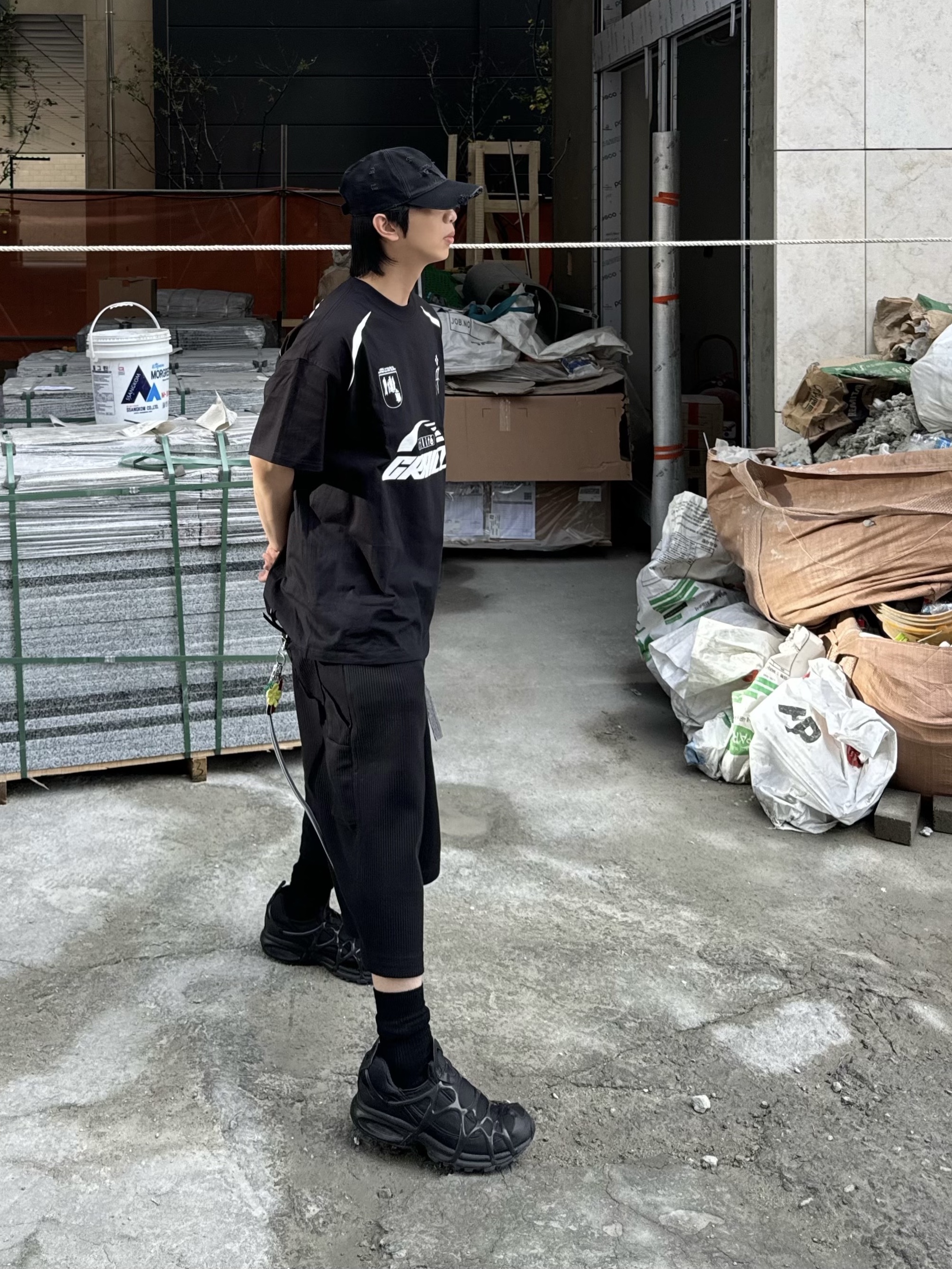 Nike Air Kukini Triple Black, Project G/R Crashed Cap Black 착용 스타일 - 1