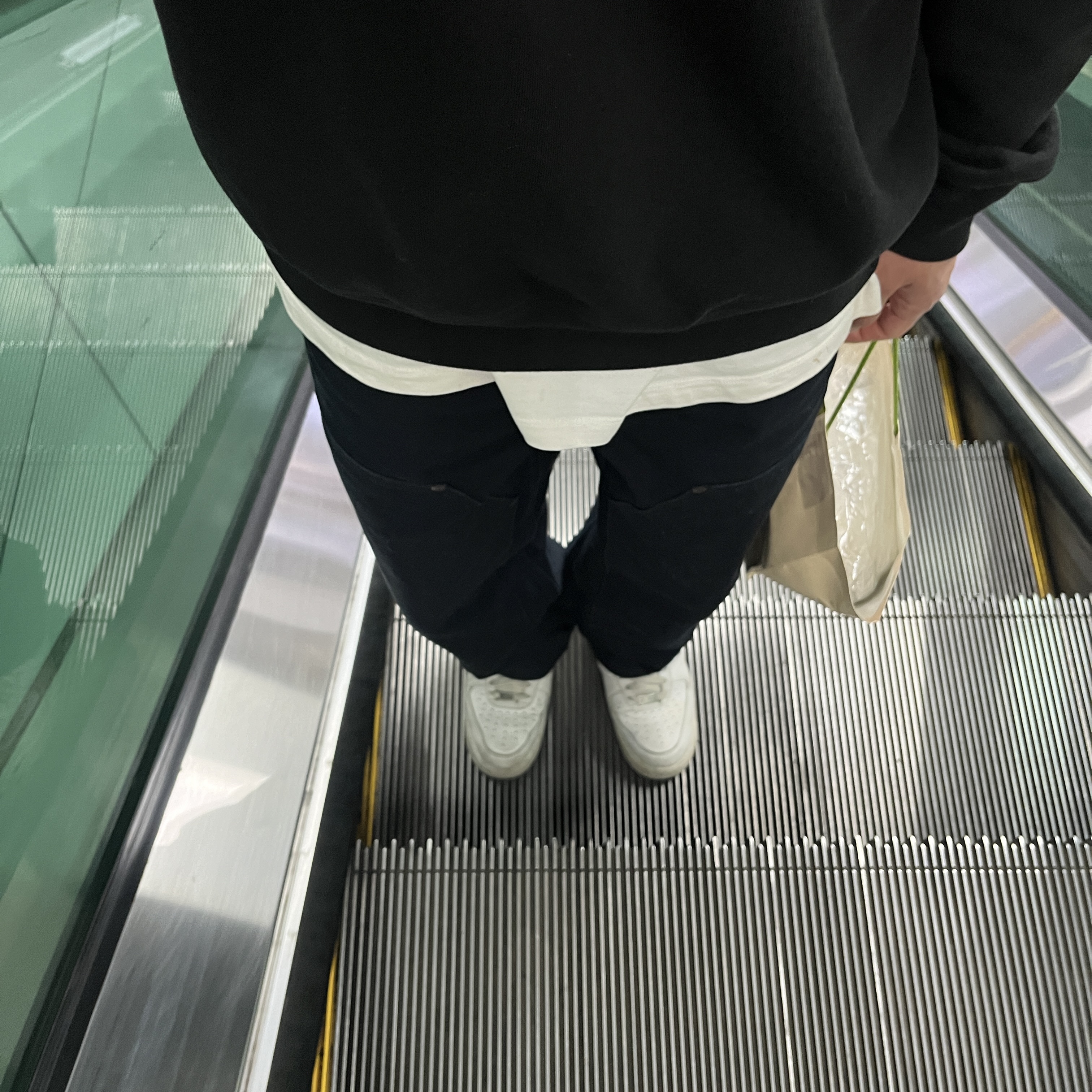 Supreme Double Knee Painter Pant Black - 24SS, Supreme Small Box Raglan Crewneck Black - 24SS 착용 스타일 - 3