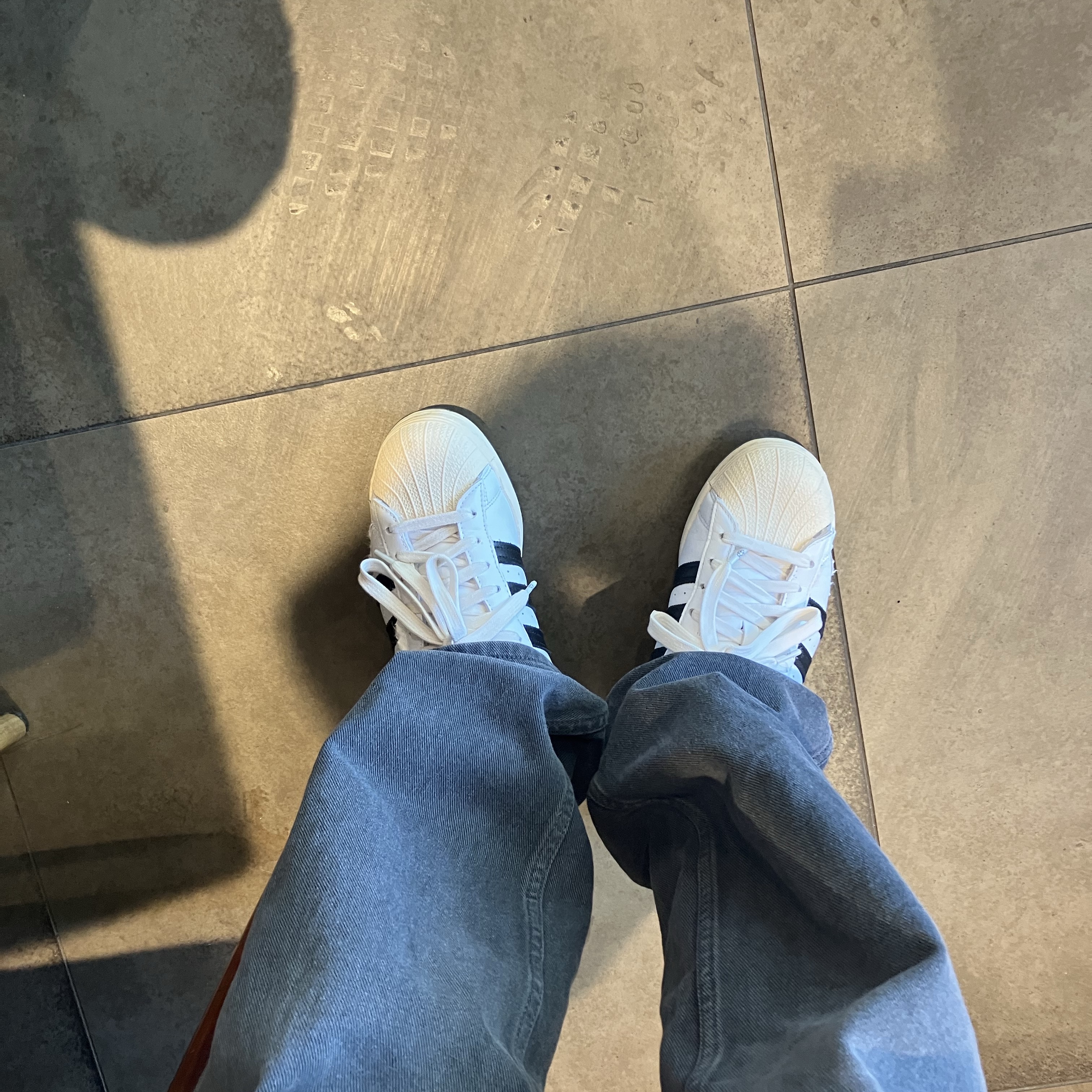 Adidas x Taegeukdang Superstar White Black 착용 스타일 - 1