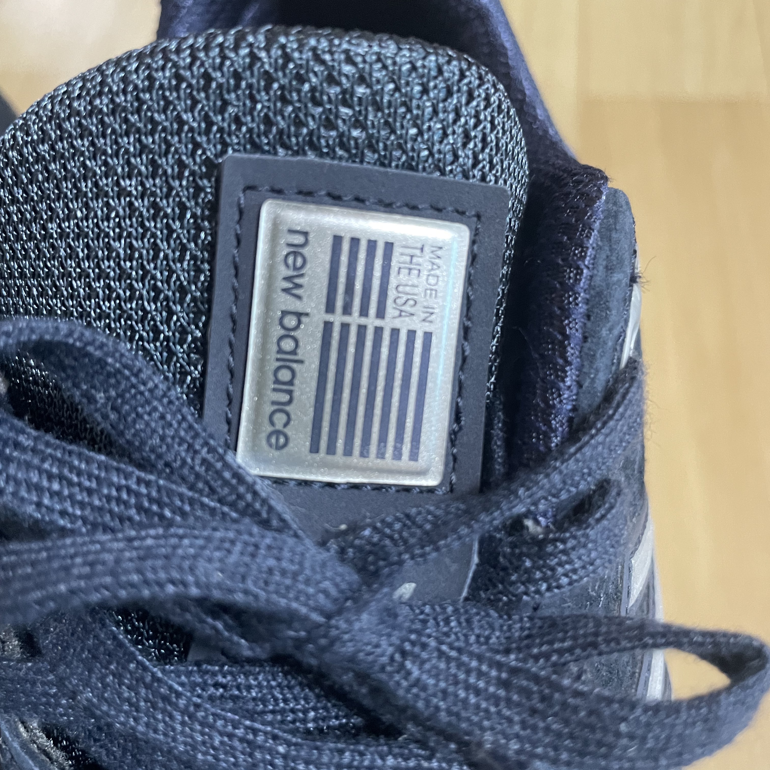 New Balance 990v4 Made in USA Navy Silver 착용 스타일 - 4