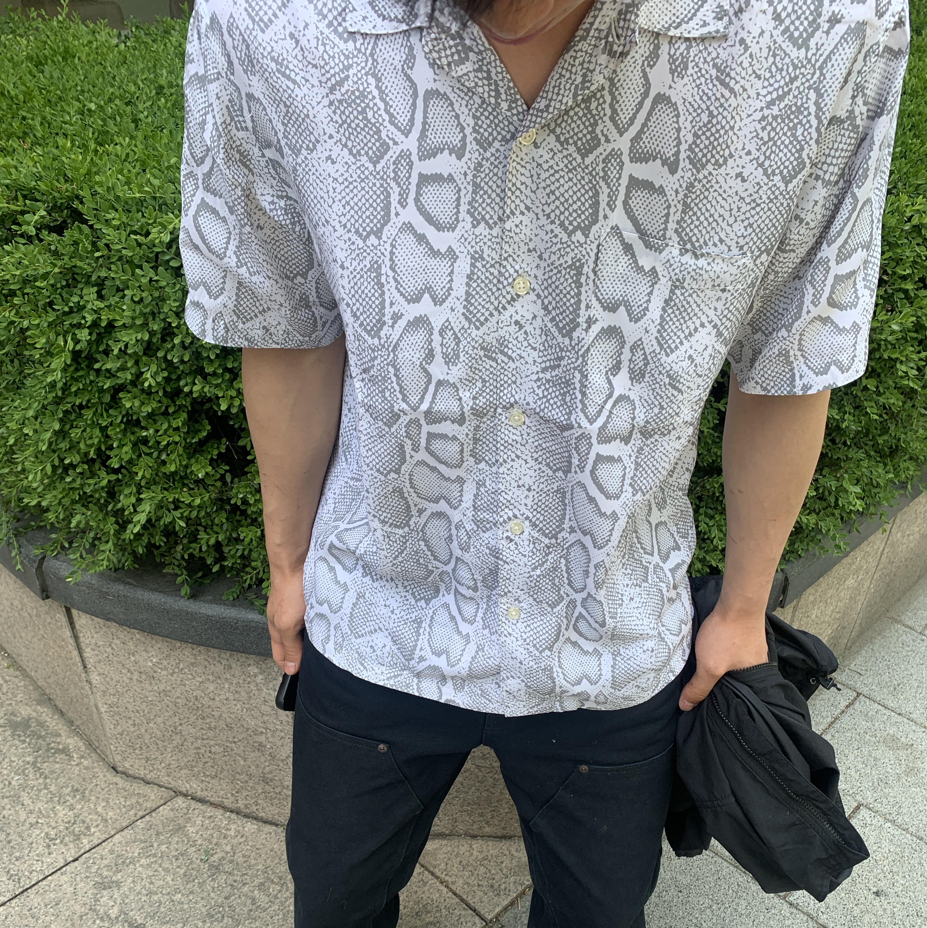 Supreme Snake S/S Shirt White - 24SS, Supreme Double Knee Painter Pant Black - 24SS 착용 스타일 - 3