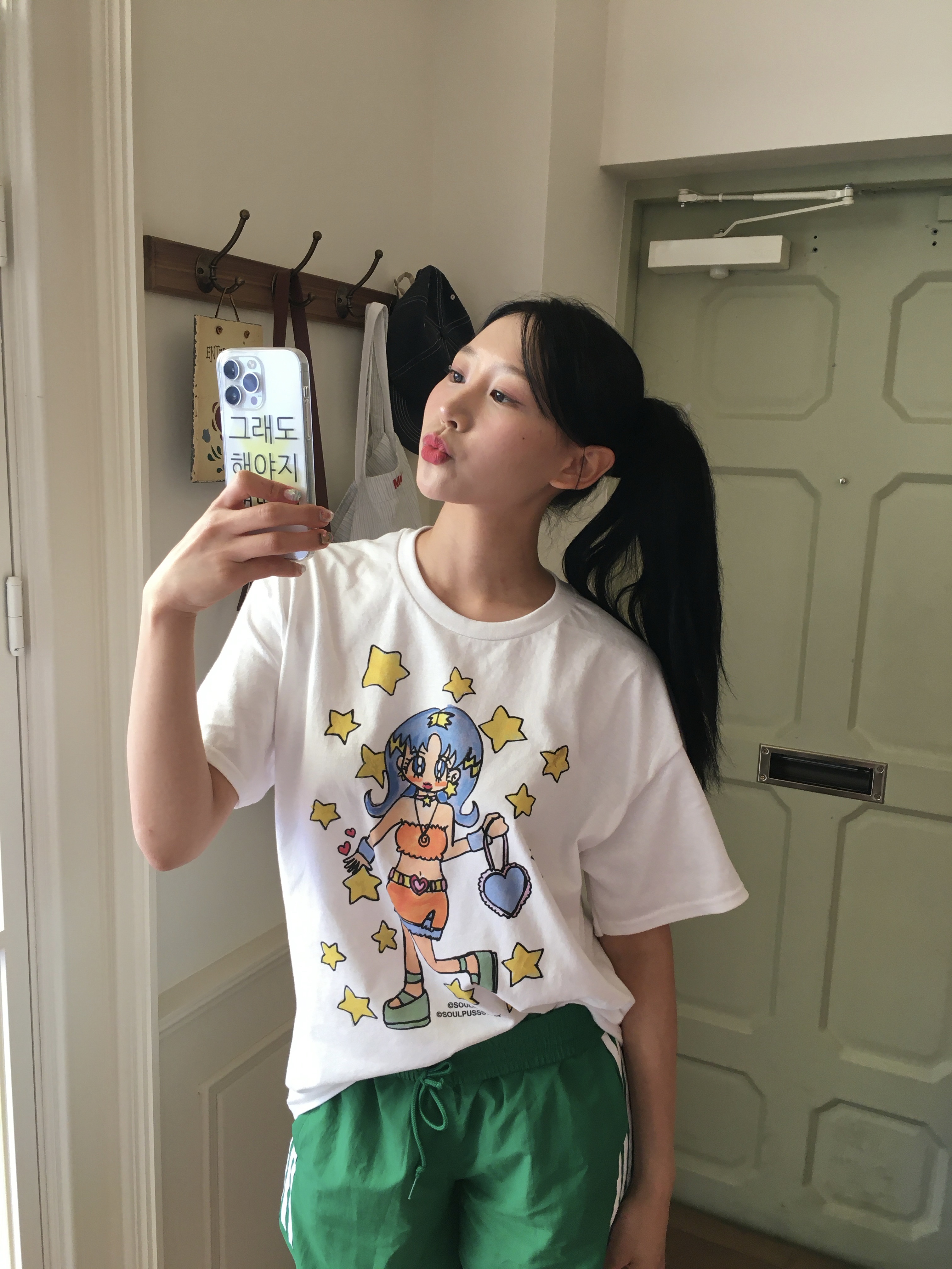 Adidas Adicolor Classic Sprinter Shorts Green - KR Sizing, Soulpussycat Soulgirl T-Shirt No. 2 White 착용 스타일 - 3