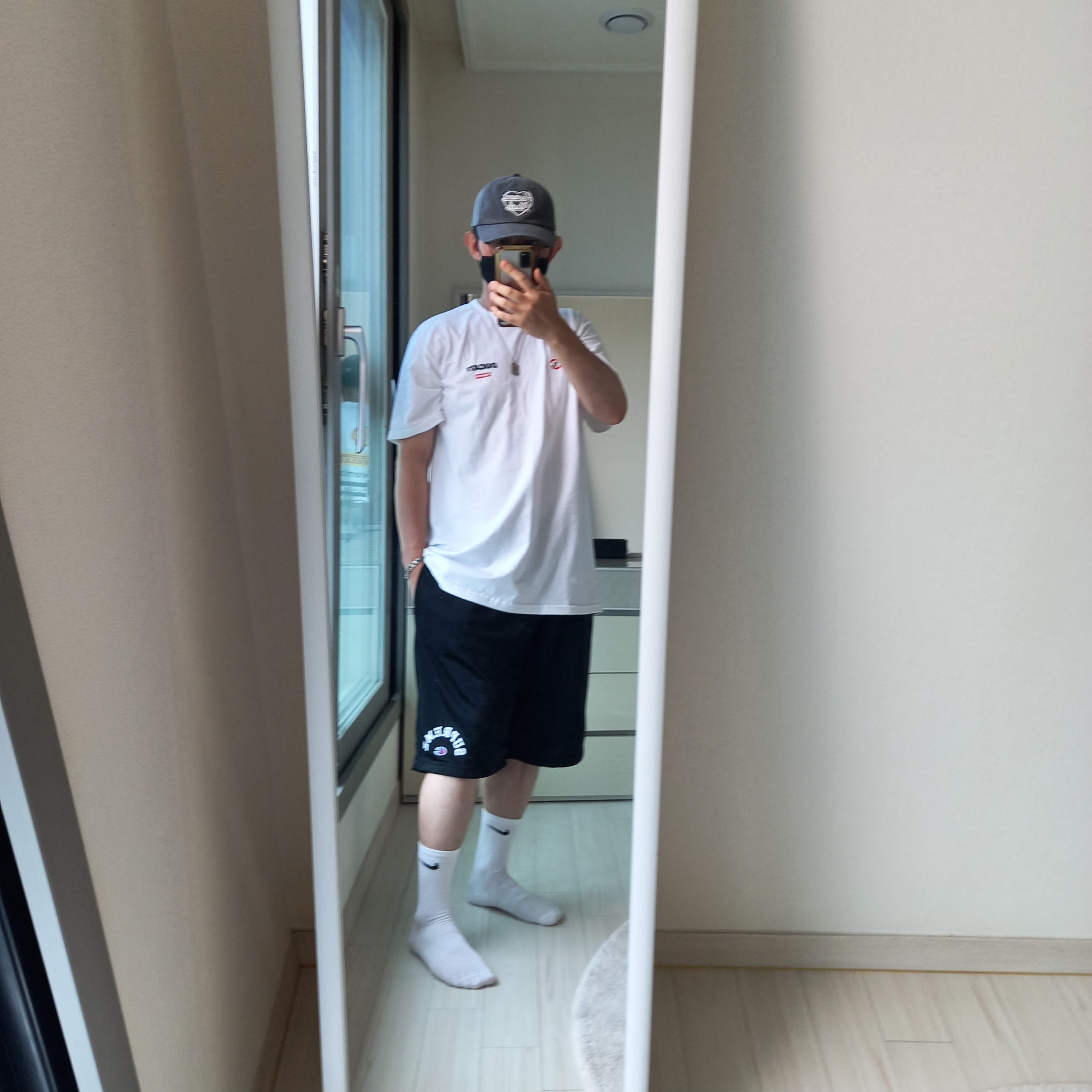 Human Made 6 Panel Cap #1 Black, Supreme x Ducati Logos T-Shirt White - 24SS 착용 스타일 - 1