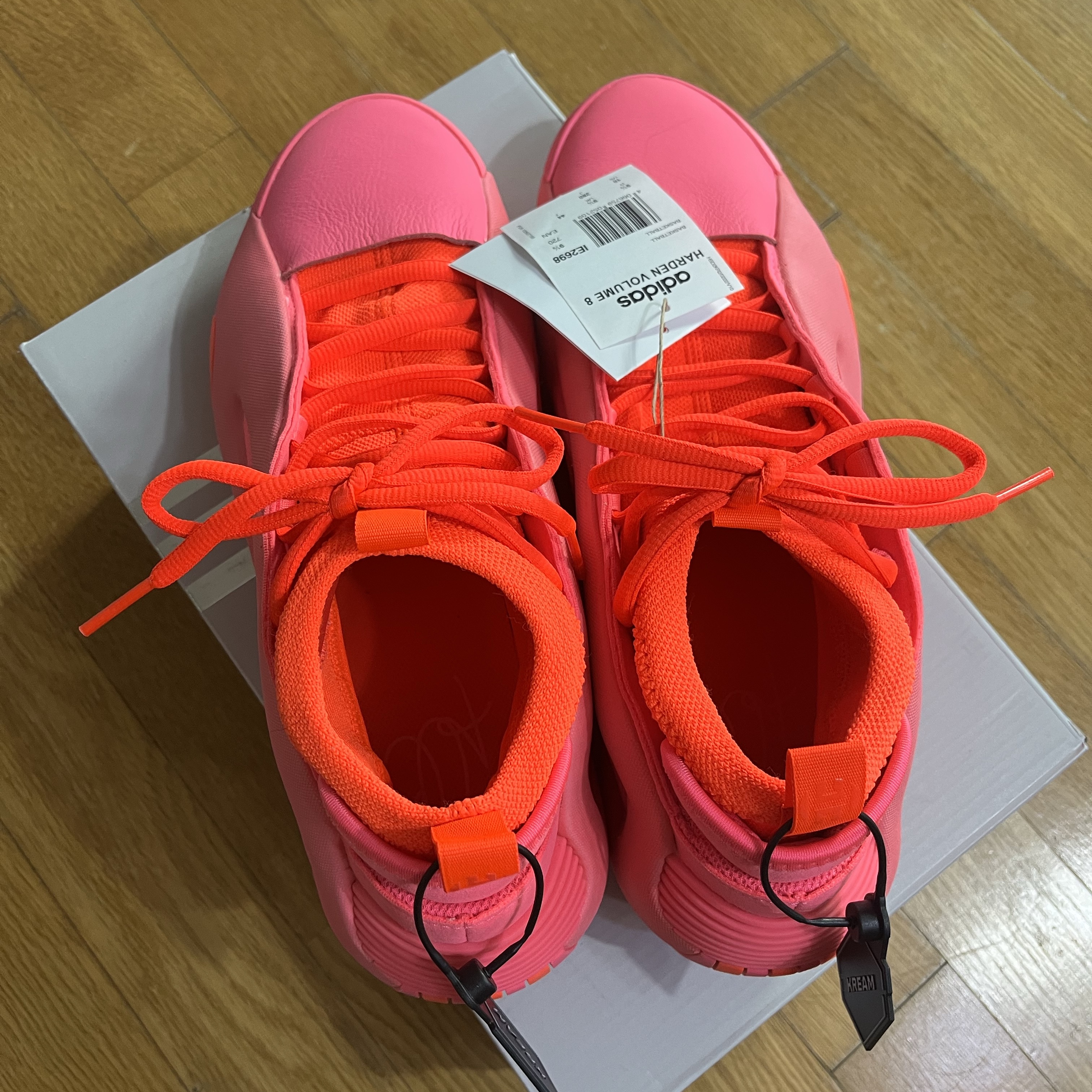 Adidas Harden Vol. Lucid Pink Impact Orange 착용 스타일 - 2