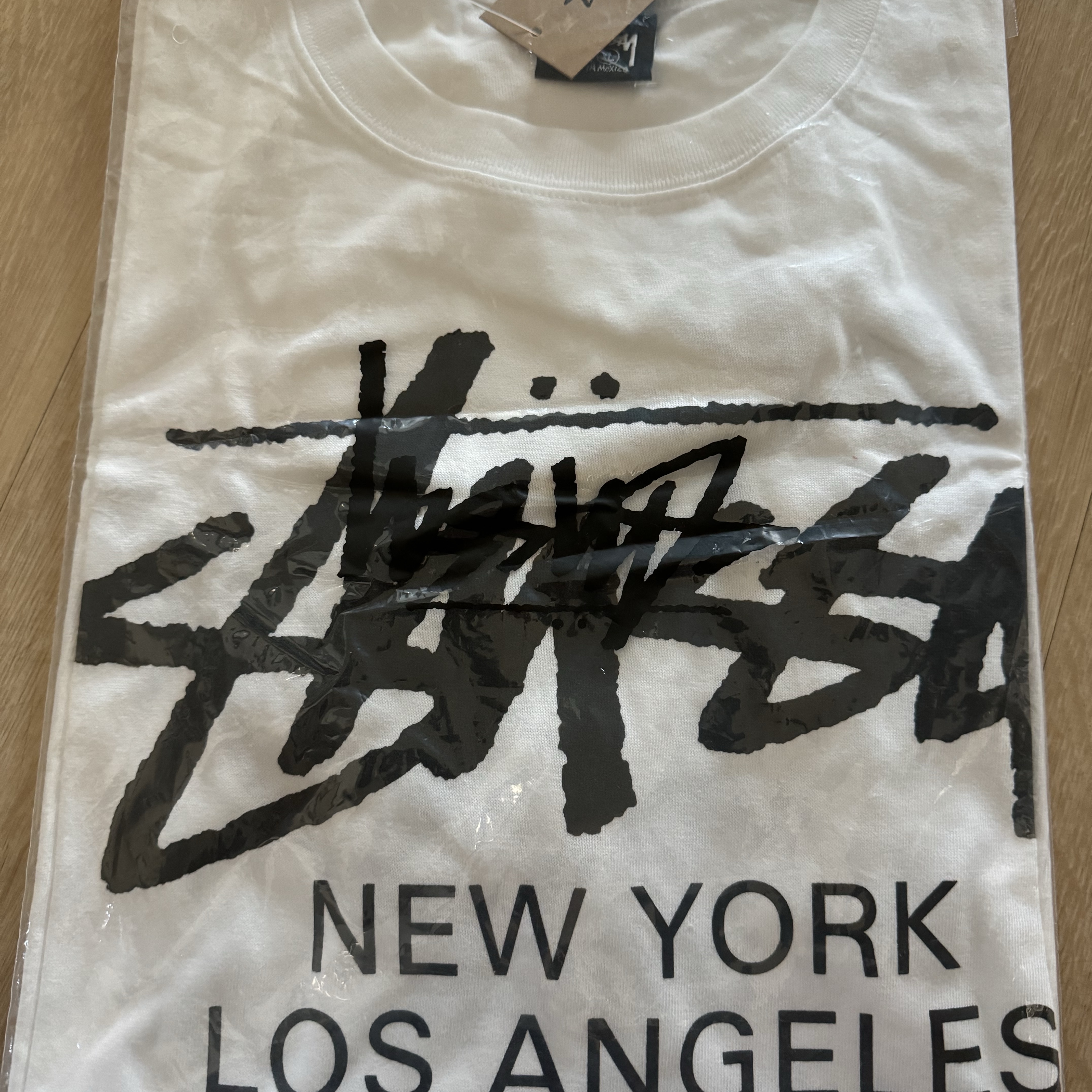 Stussy World Tour T-Shirt White 2024,2025 착용 스타일
