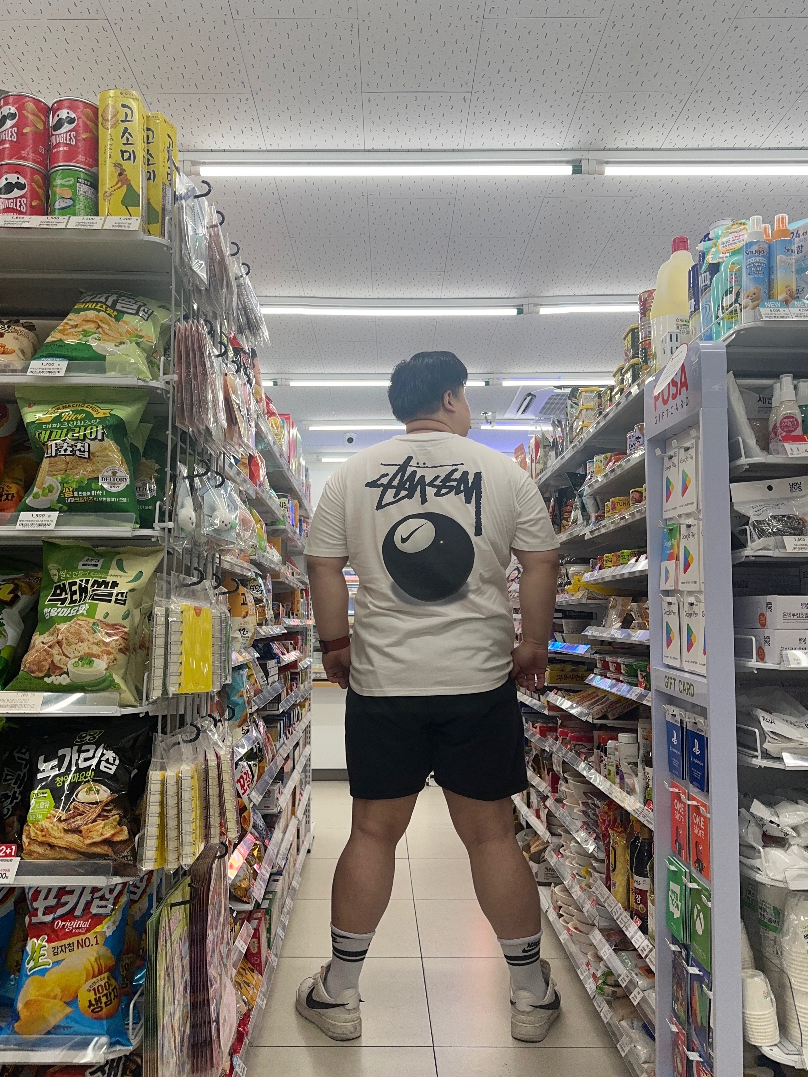 Nike x Stussy NRG FL SS 8 Ball T-Shirt White (DO9322-100) 착용 스타일