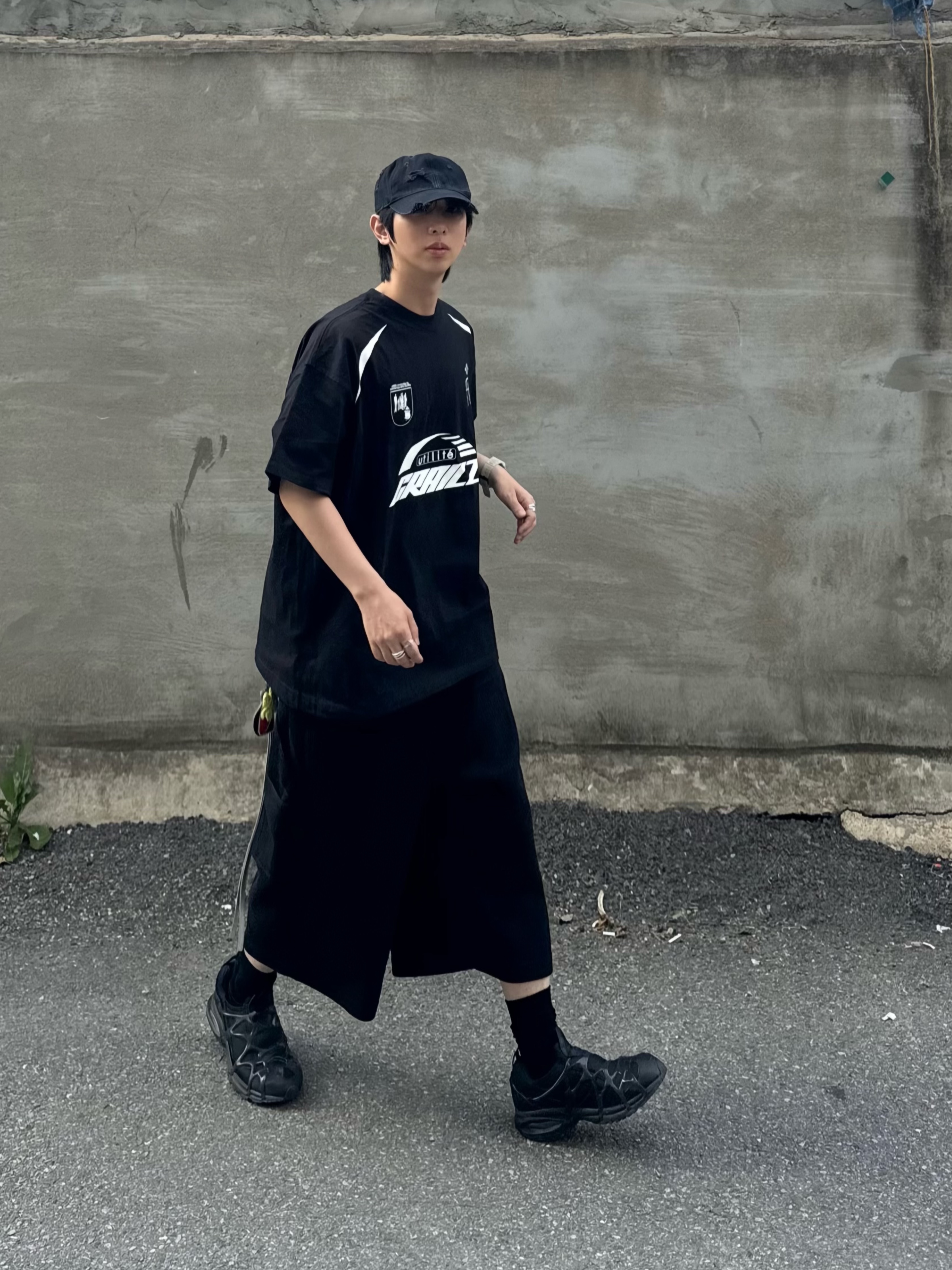 Nike Air Kukini Triple Black, Project G/R Crashed Cap Black 착용 스타일 - 2