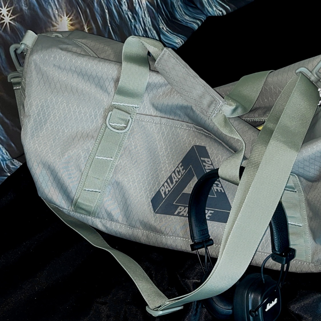 Palace Cordura Y-Rip Holdall Olive - 24SS, Marshall Major IV Black (Korean Ver.) 착용 스타일