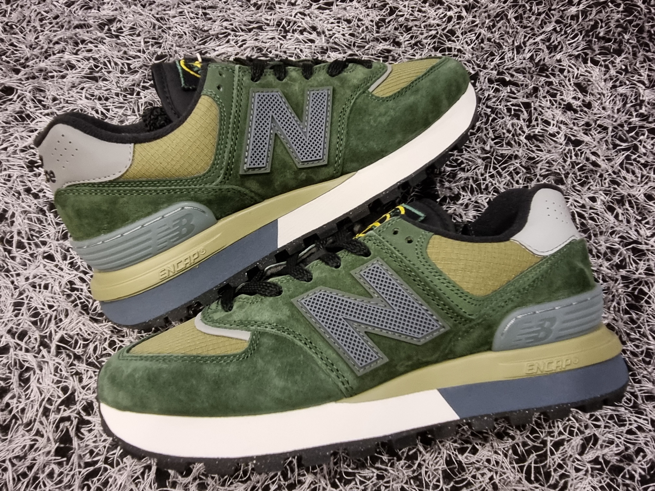 New Balance x Stone Island 574 Legacy Dark Green 착용 스타일 - 2