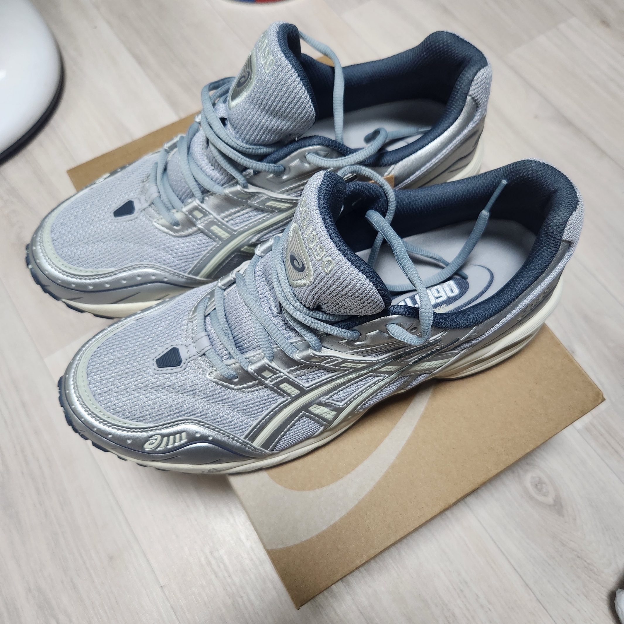 Asics Gel-1090 Piedmont Grey 착용 스타일