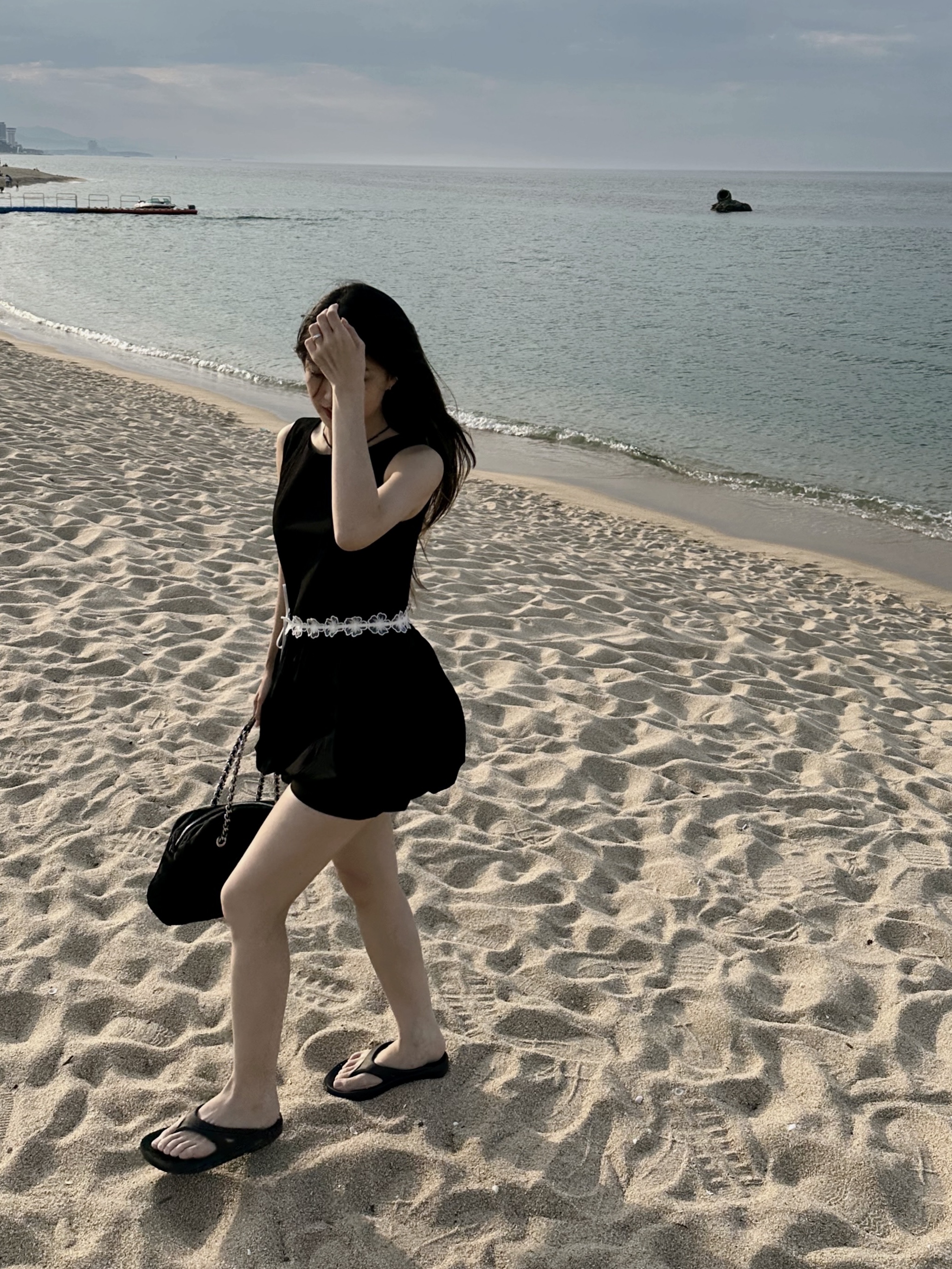 Prada Nylon Quilted Chain Mini Shoulder Bag Black, Oofos OOriginal Black 착용 스타일 - 3
