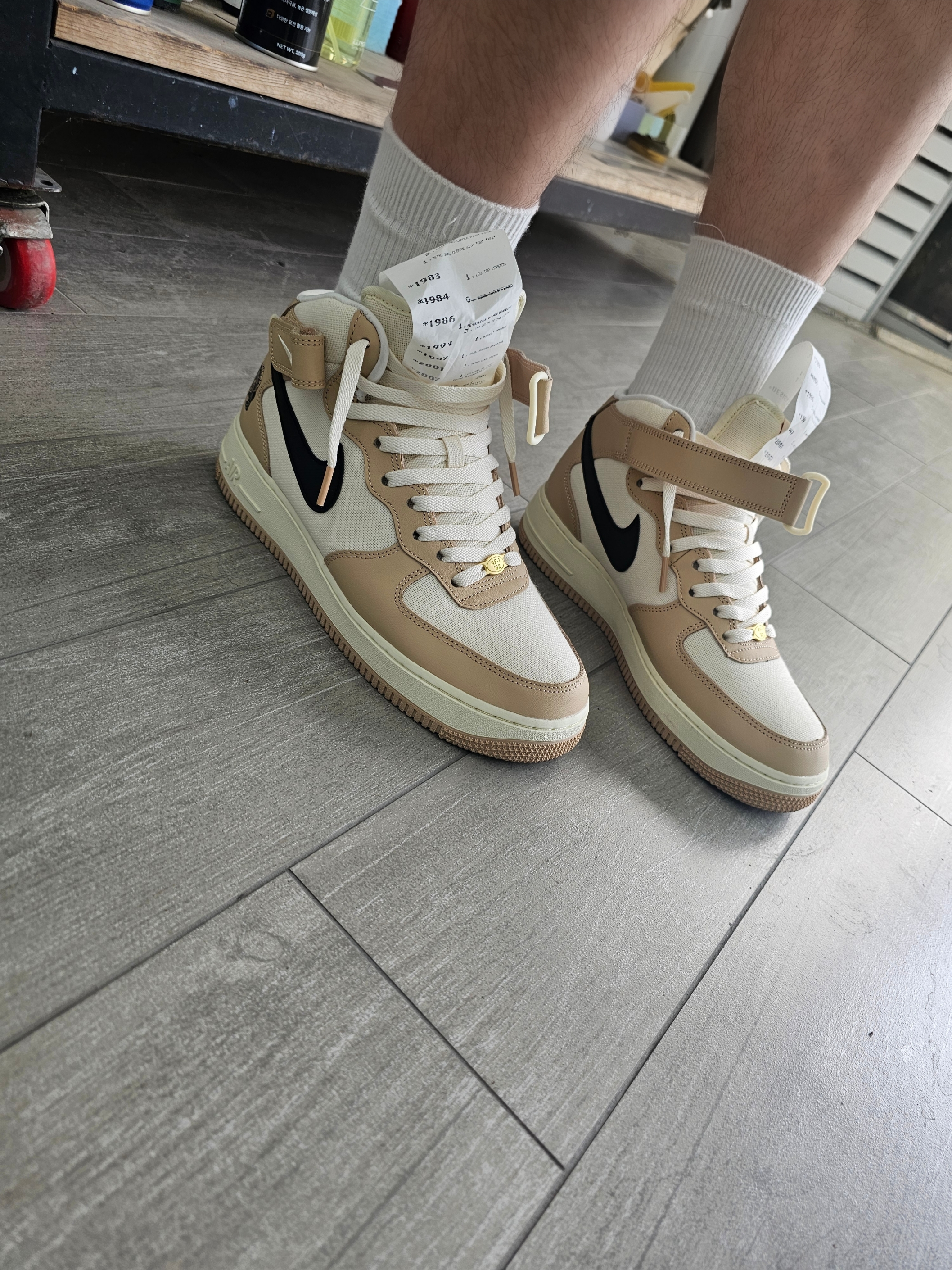 Nike Air Force 1 Mid '07 LX Pale Ivory and Shimmer, Nike Air Force 1 Mid '07 LV8 Next Nature Sun Club 착용 스타일 - 1