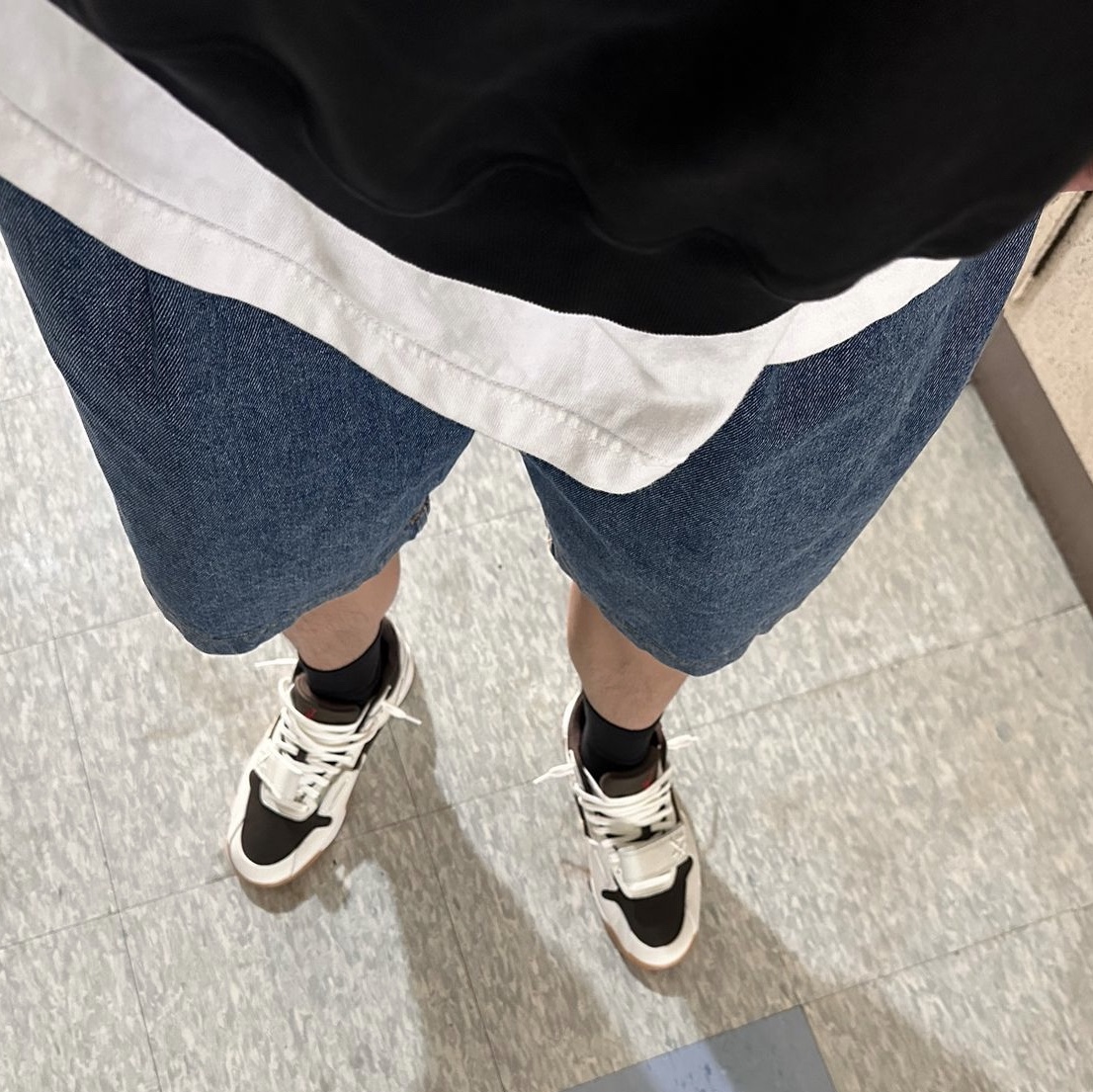 Jordan x Travis Scott Jumpman Jack TR Sail and Dark Mocha, Supreme Denim Collar Half Zip Sweatshirt Black - 23SS 착용 스타일
