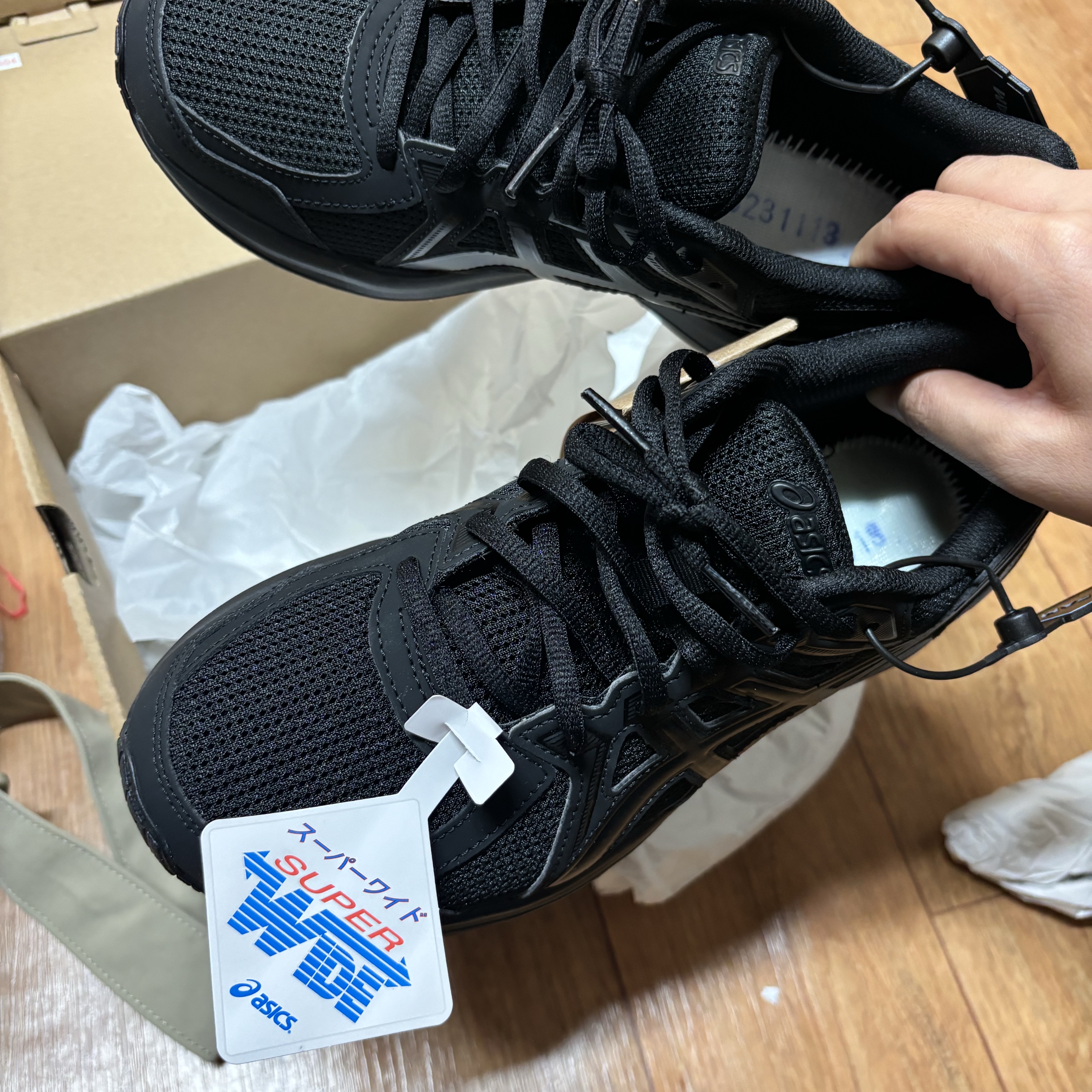 Asics Jog 100 2 Black 착용 스타일 - 1