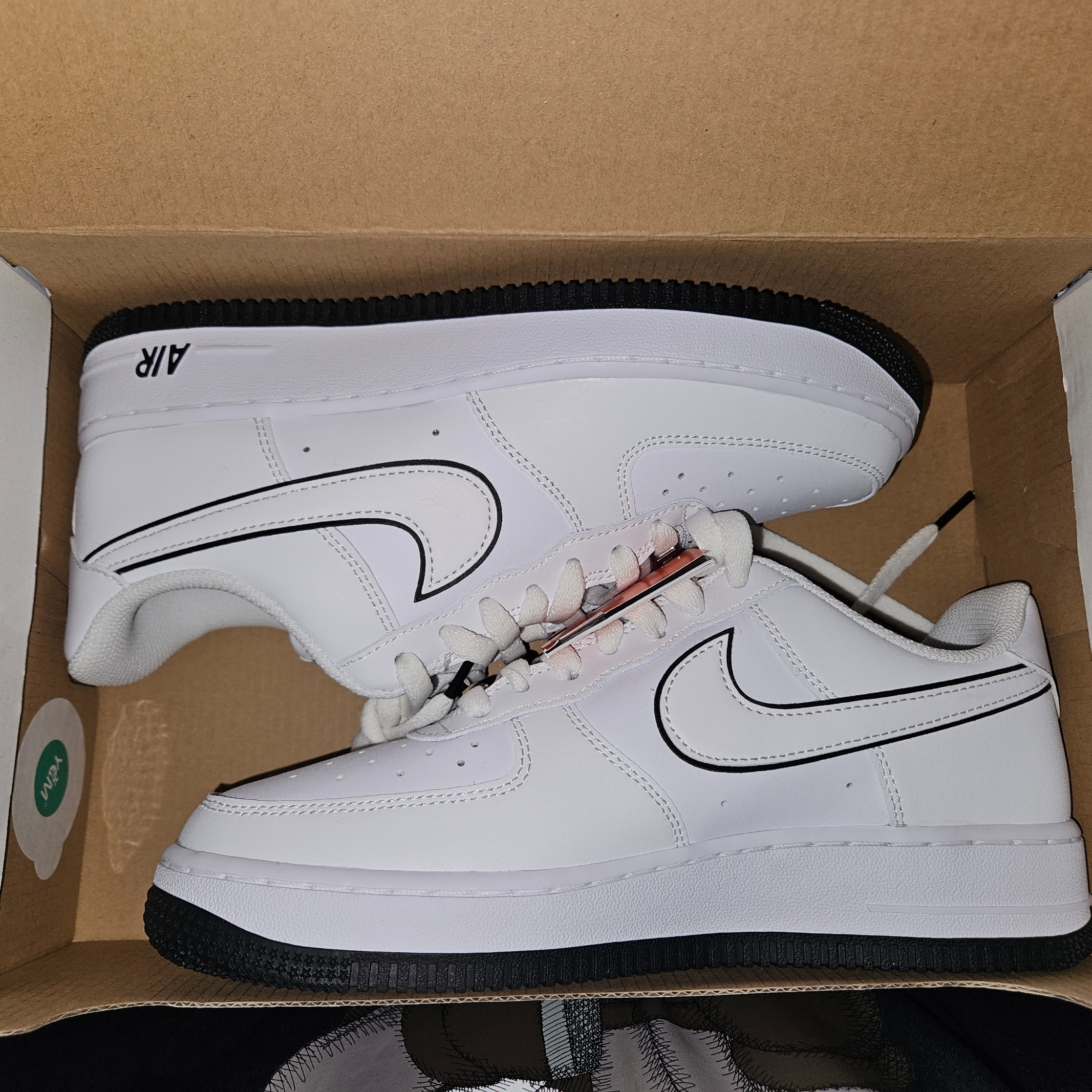 Nike Air Force 1 '07 White Black 착용 스타일
