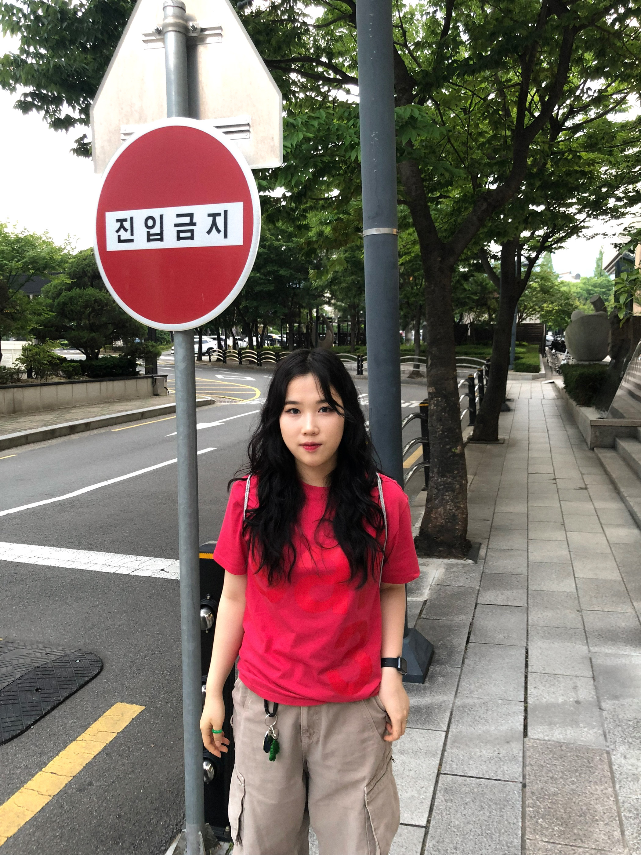 [예약 배송][KREAM 단독] Safarispot 1/2 Basic Safari T-Shirt Red, [KREAM 단독] Safarispot Basic Safari T-Shirt Red 착용 스타일 - 1