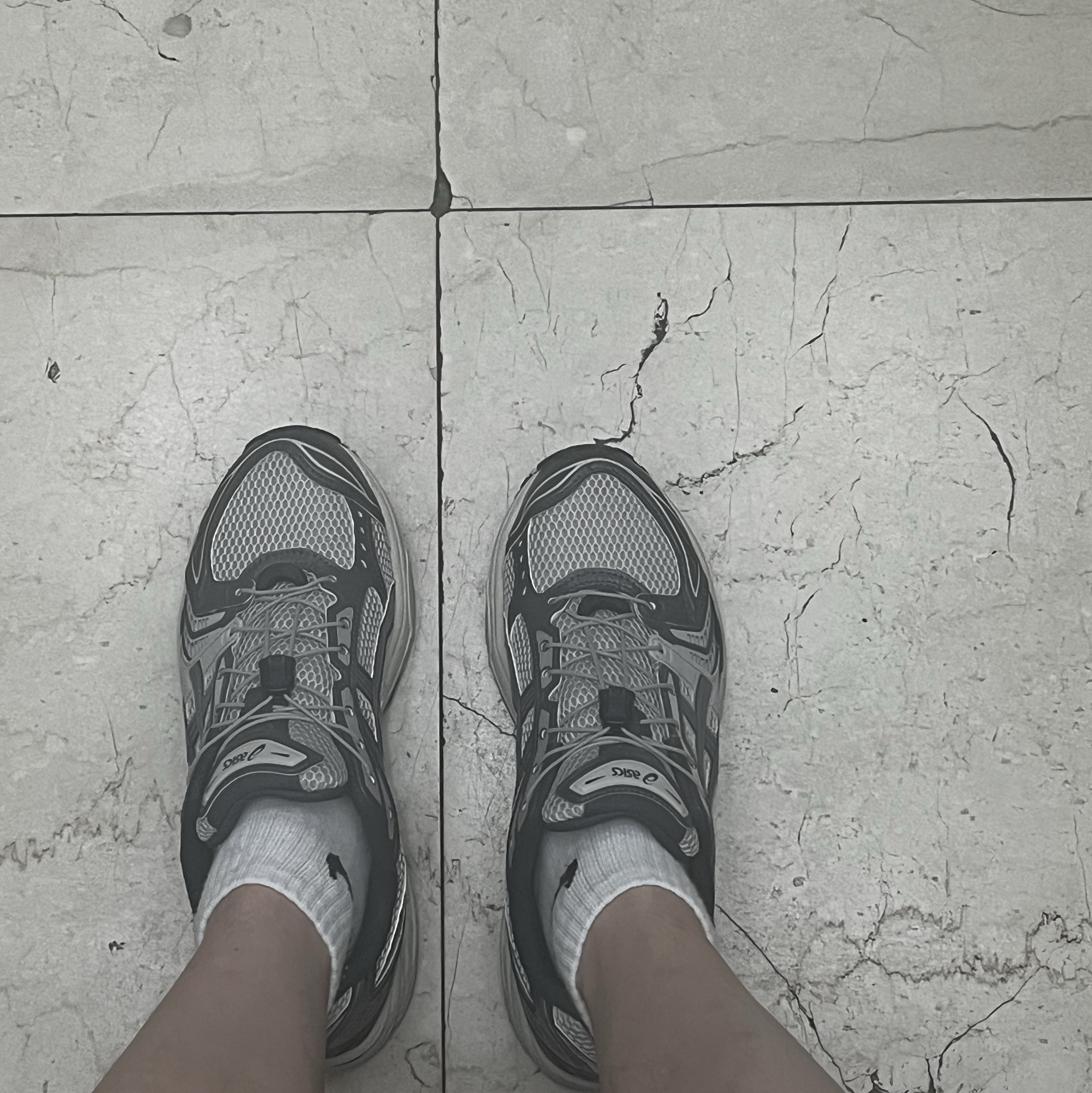 Asics Unlimited Gel-Kayano 14 Oyster Grey Clay Grey 착용 스타일 - 1