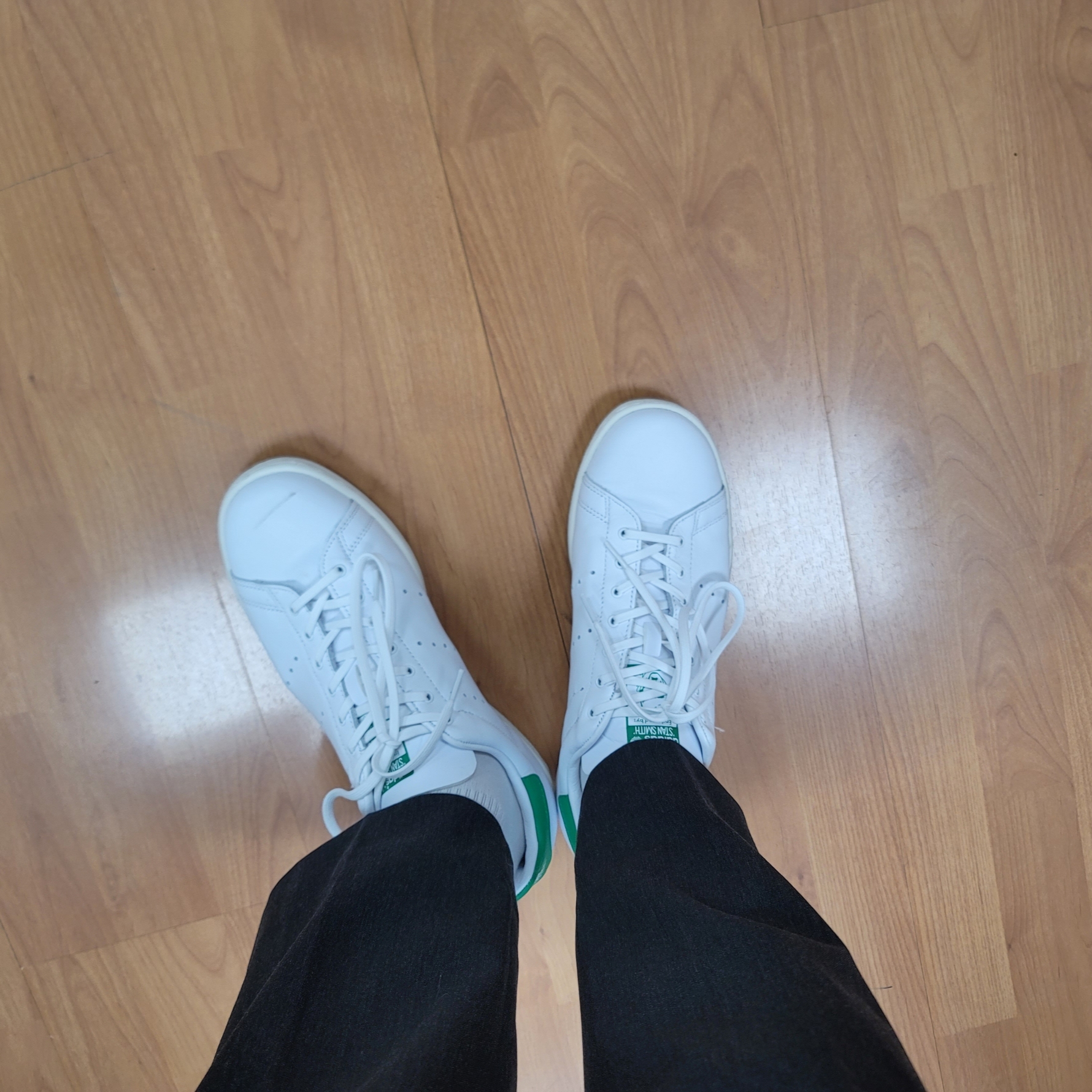 Adidas Stan Smith 80s Cloud White Green 착용 스타일 - 1