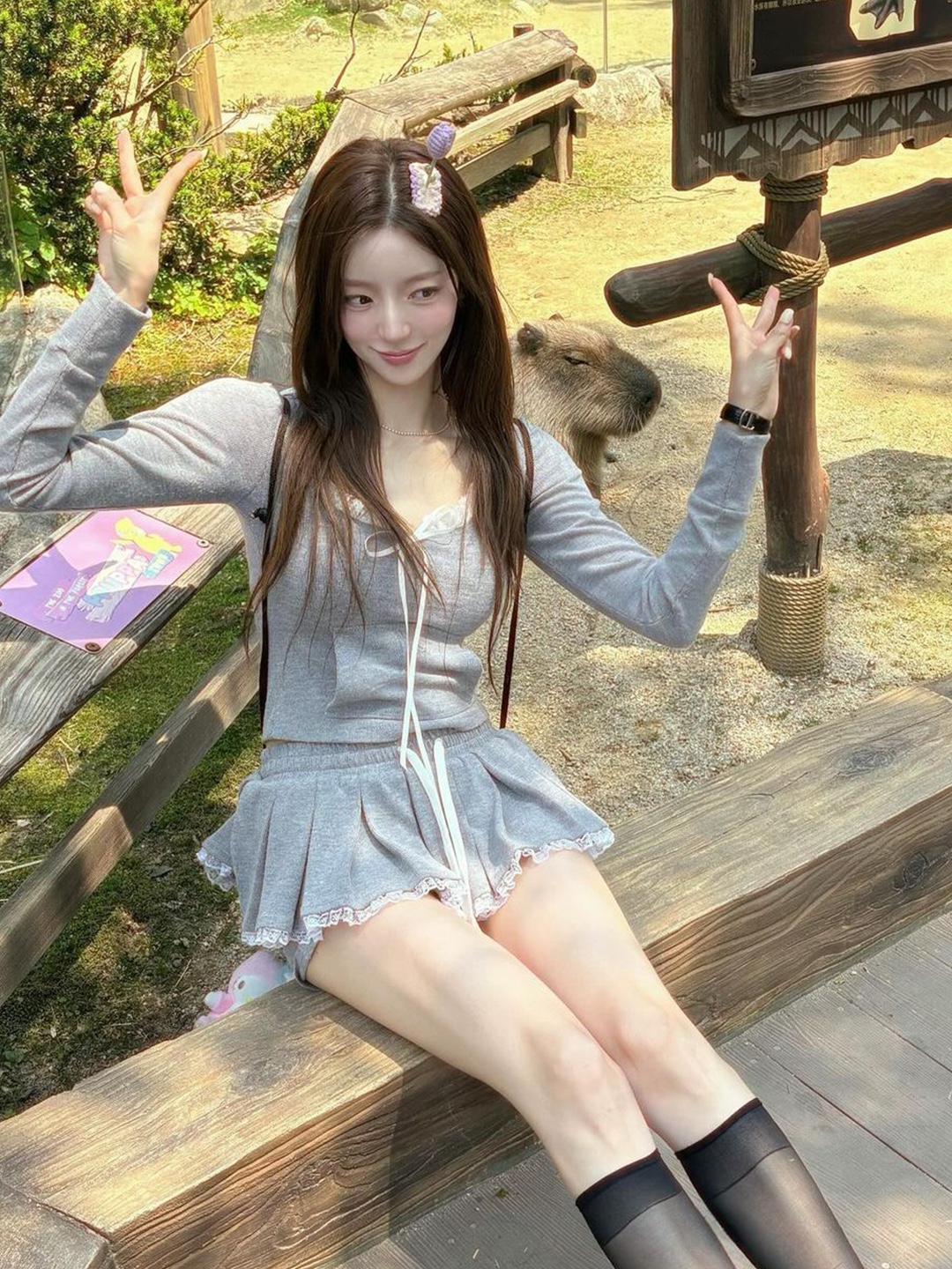 (W) Miu Miu Light Wool Miniskirt Slate Gray, (W) Courreges Reedition Vinyl Mini Skirt Steel Grey 착용 스타일 - 5