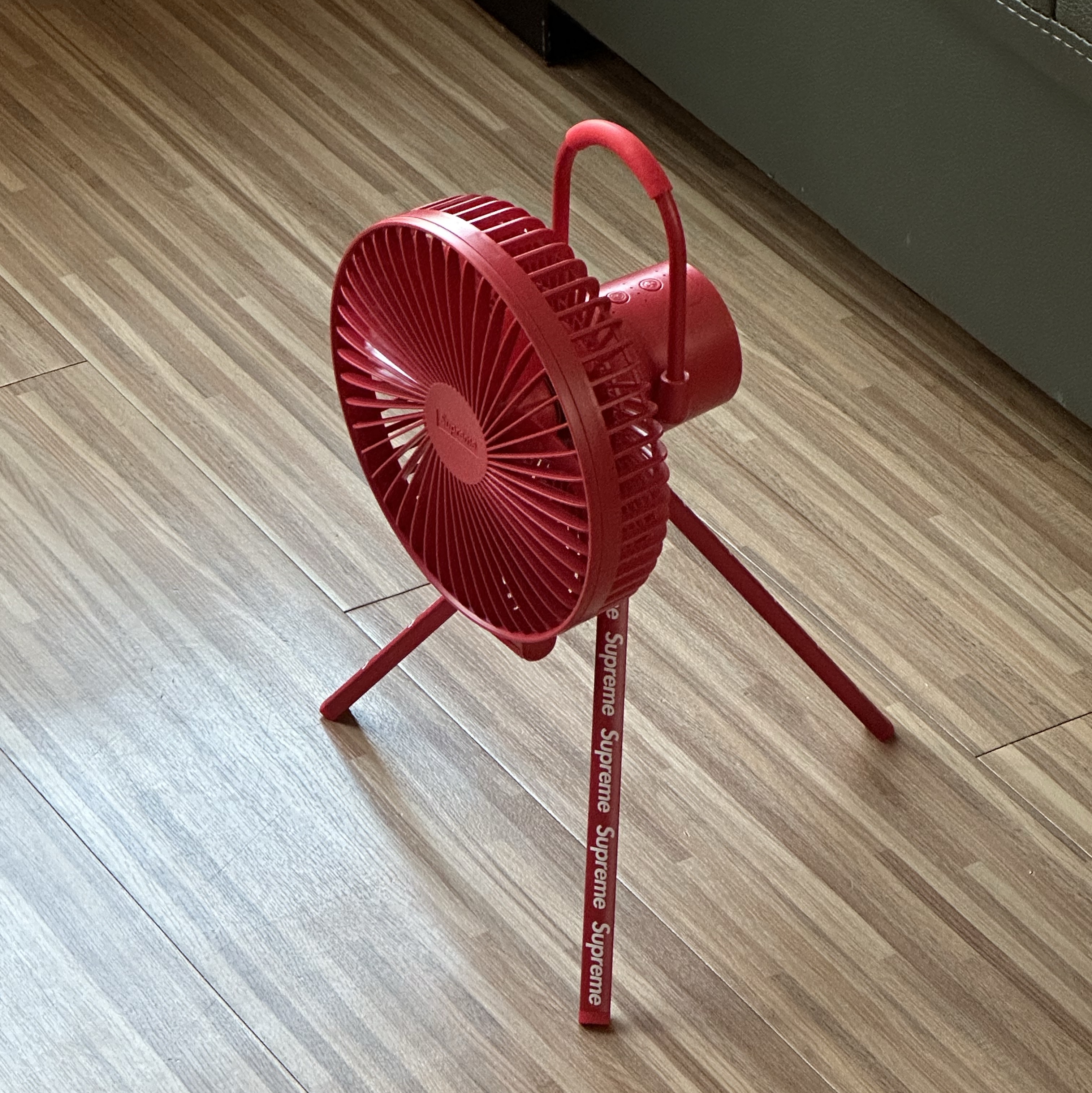 Supreme x Cargo Container Electric Fan Red - 23FW 착용 스타일
