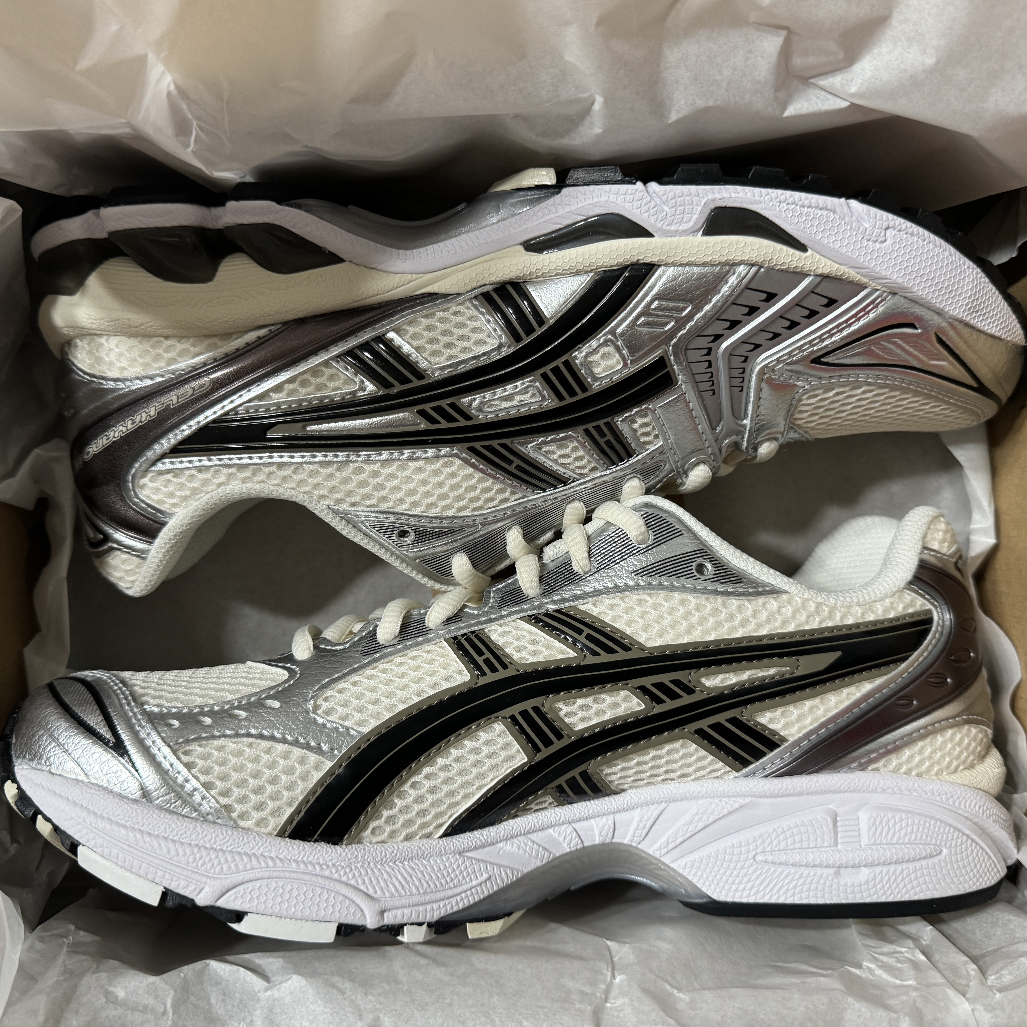 Asics Gel-Kayano 14 Cream Black 착용 스타일