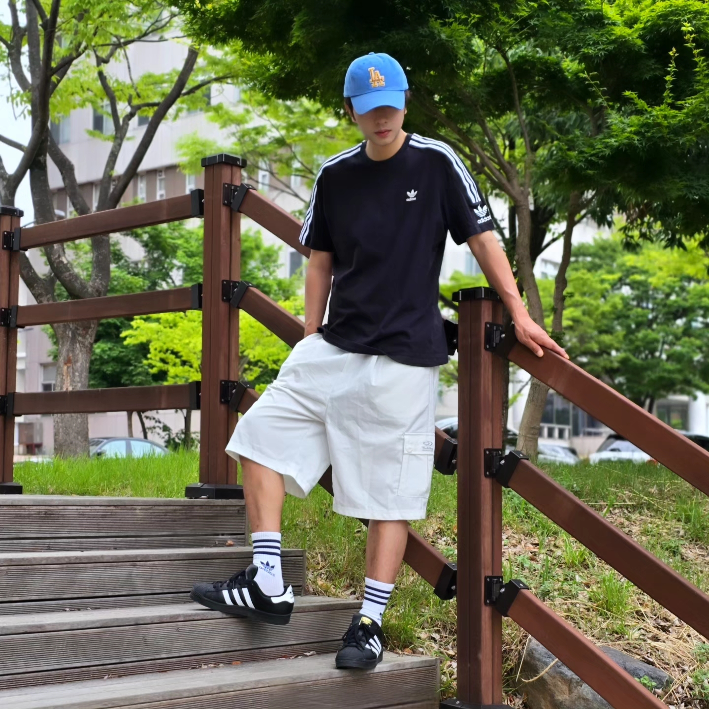 Adidas Adicolor Classics 3-Stripes T-Shirt Black - KR Sizing, Adidas Superstar Core Black White 착용 스타일 - 4