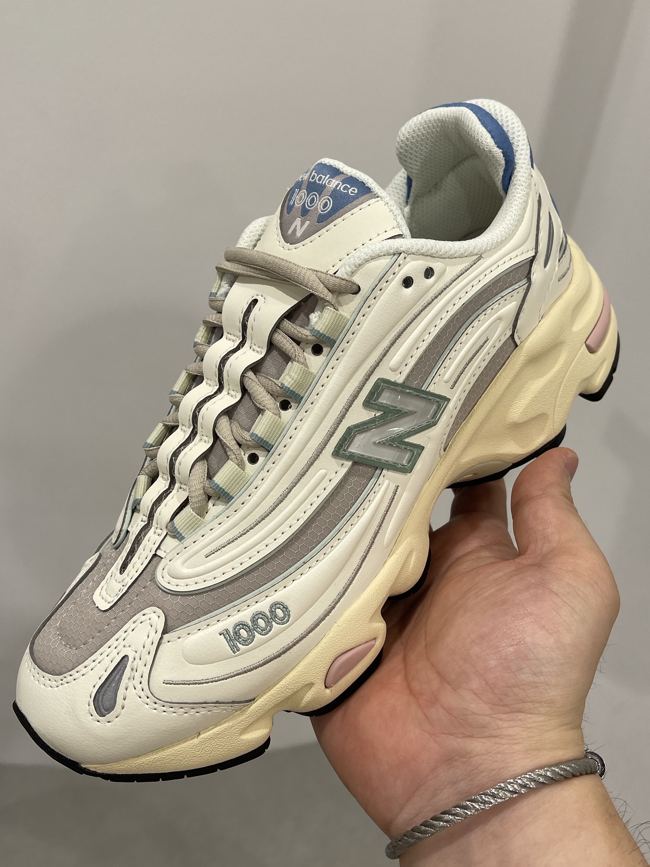 New Balance 1000 Angora Moonrock 착용 스타일