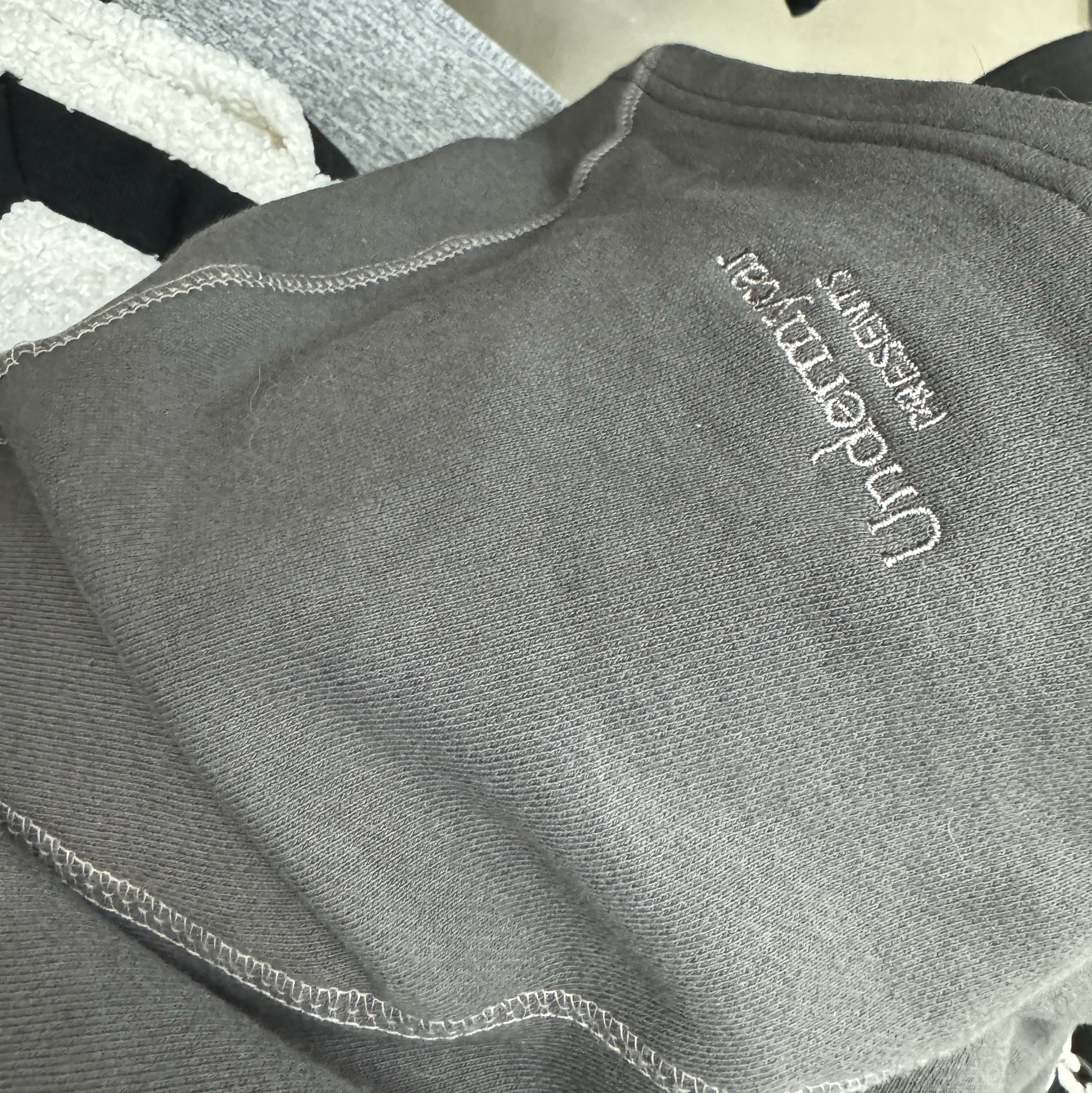Undermycar Mu.28 Anti Fxxking Logo Play Rising Curve Sweat Shorts Olive 착용 스타일