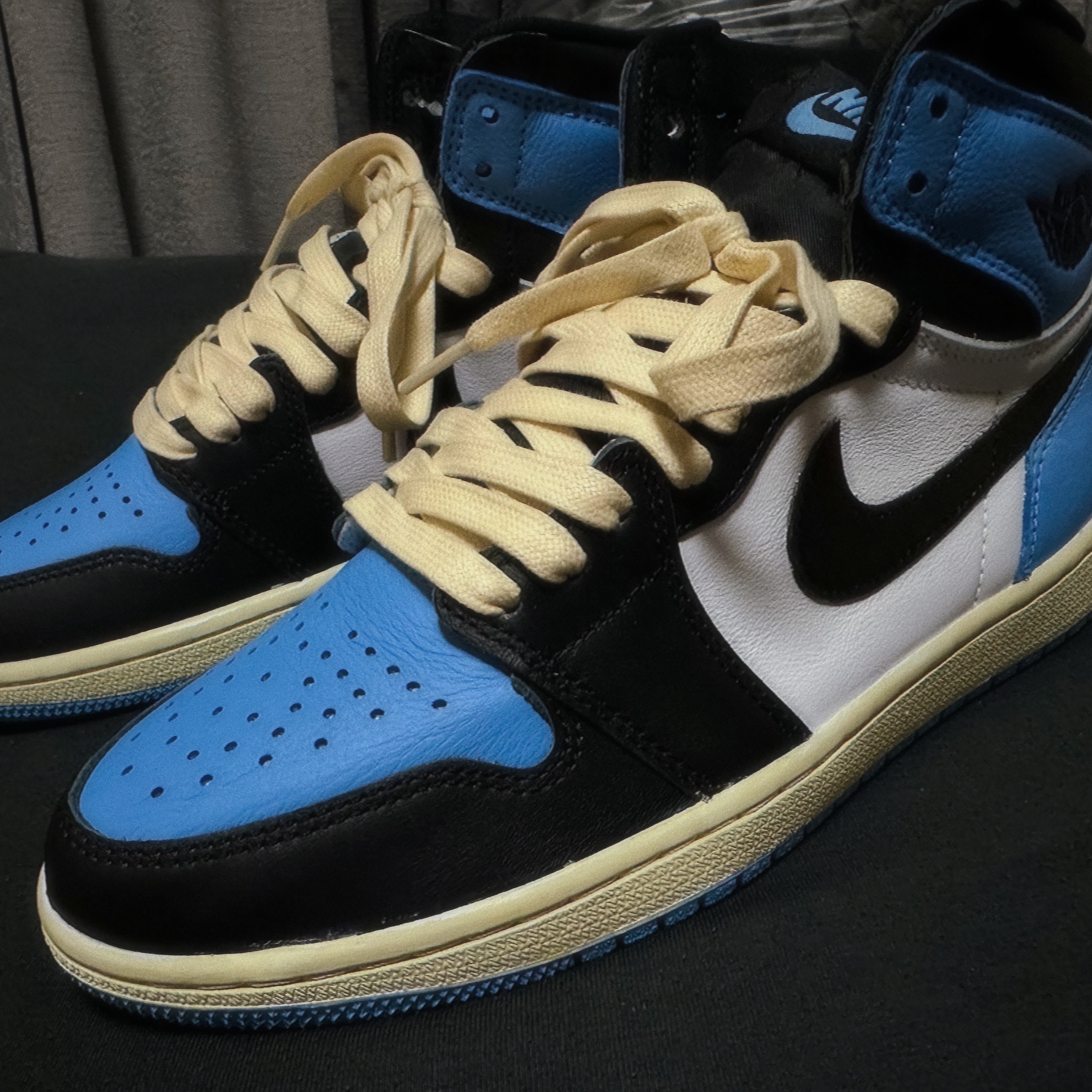 Jordan 1 Retro High OG University Blue 착용 스타일