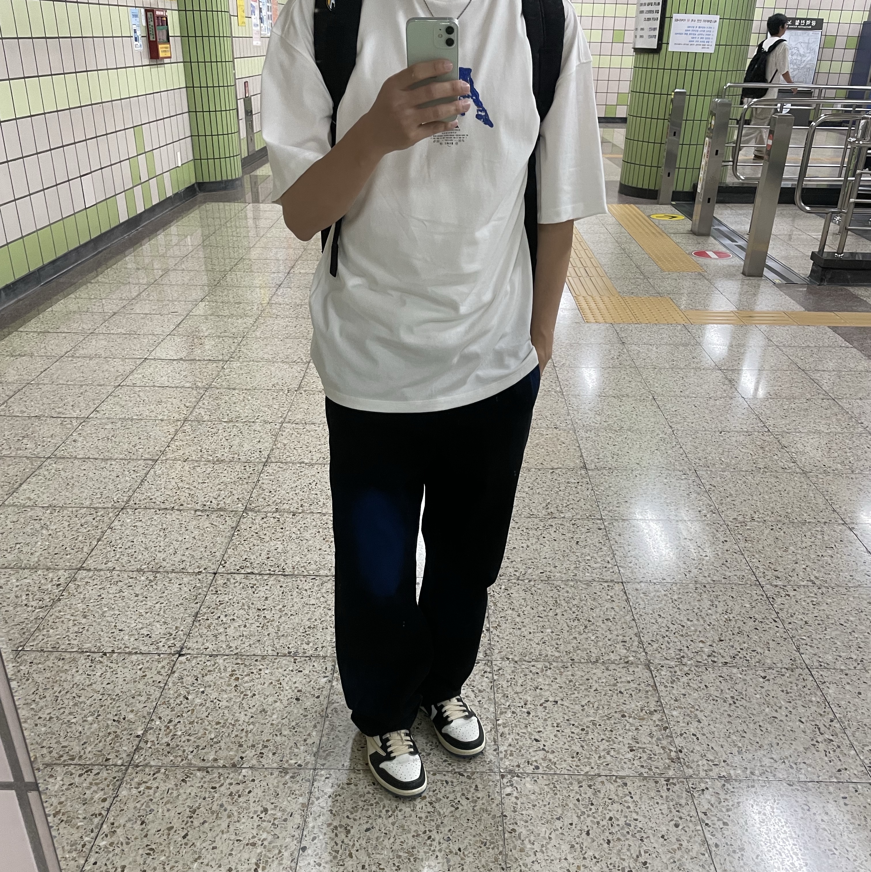 Jordan 1 x Travis Scott x Fragment Retro Low OG SP Military Blue 착용 스타일