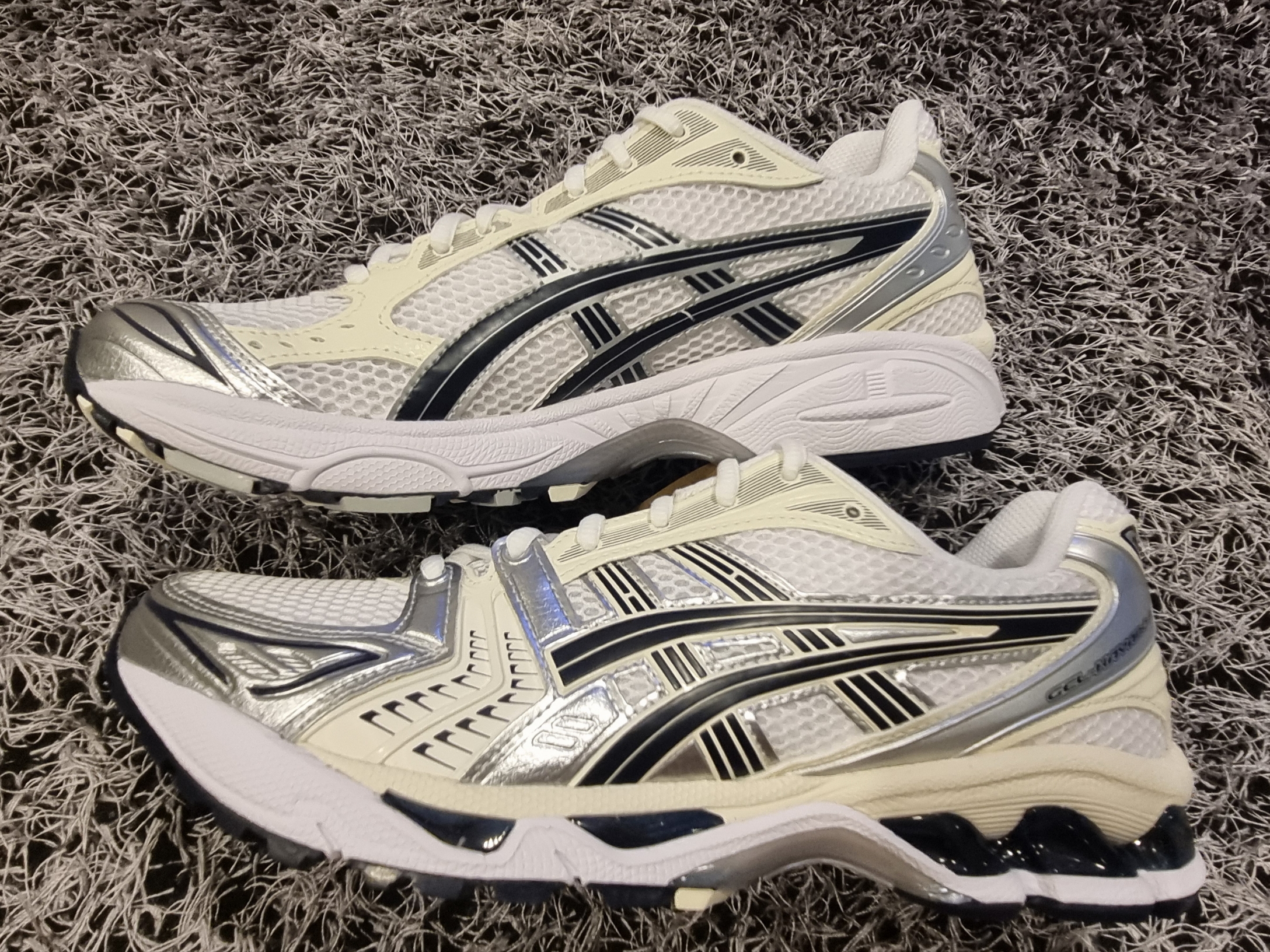 (W) Asics Gel-Kayano 14 White Midnight 착용 스타일 - 3